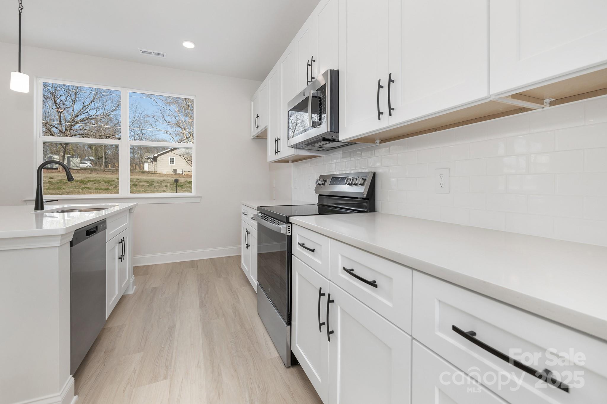 403 Durham Avenue Property Photo 3