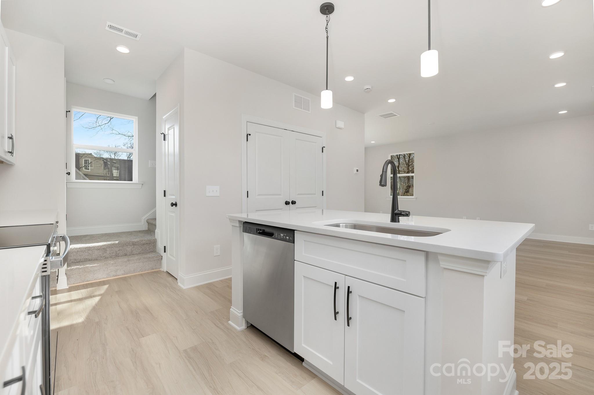 403 Durham Avenue Property Photo 4