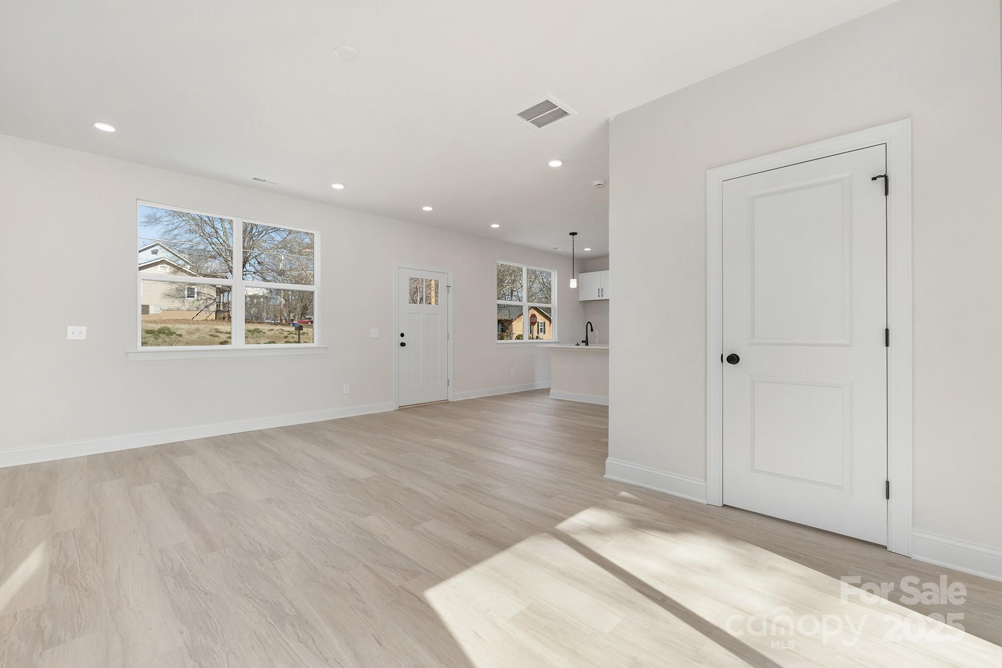 403 Durham Avenue Property Photo 6