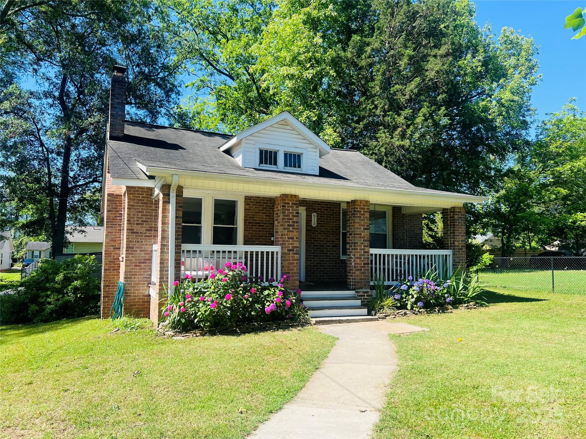 915 Finley Road Property Photo 2