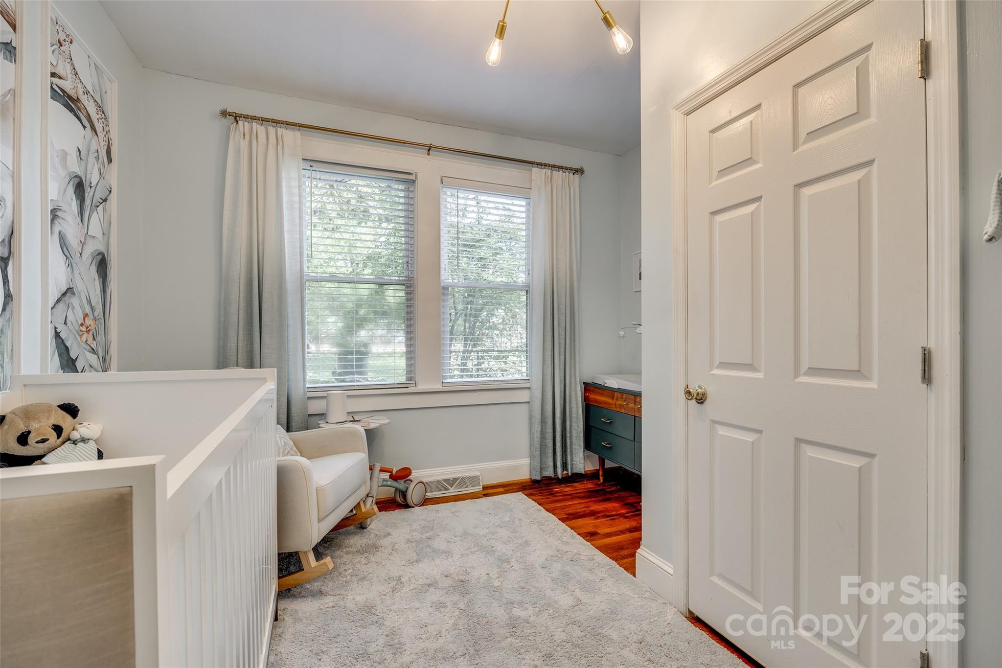 915 Finley Road Property Photo 11