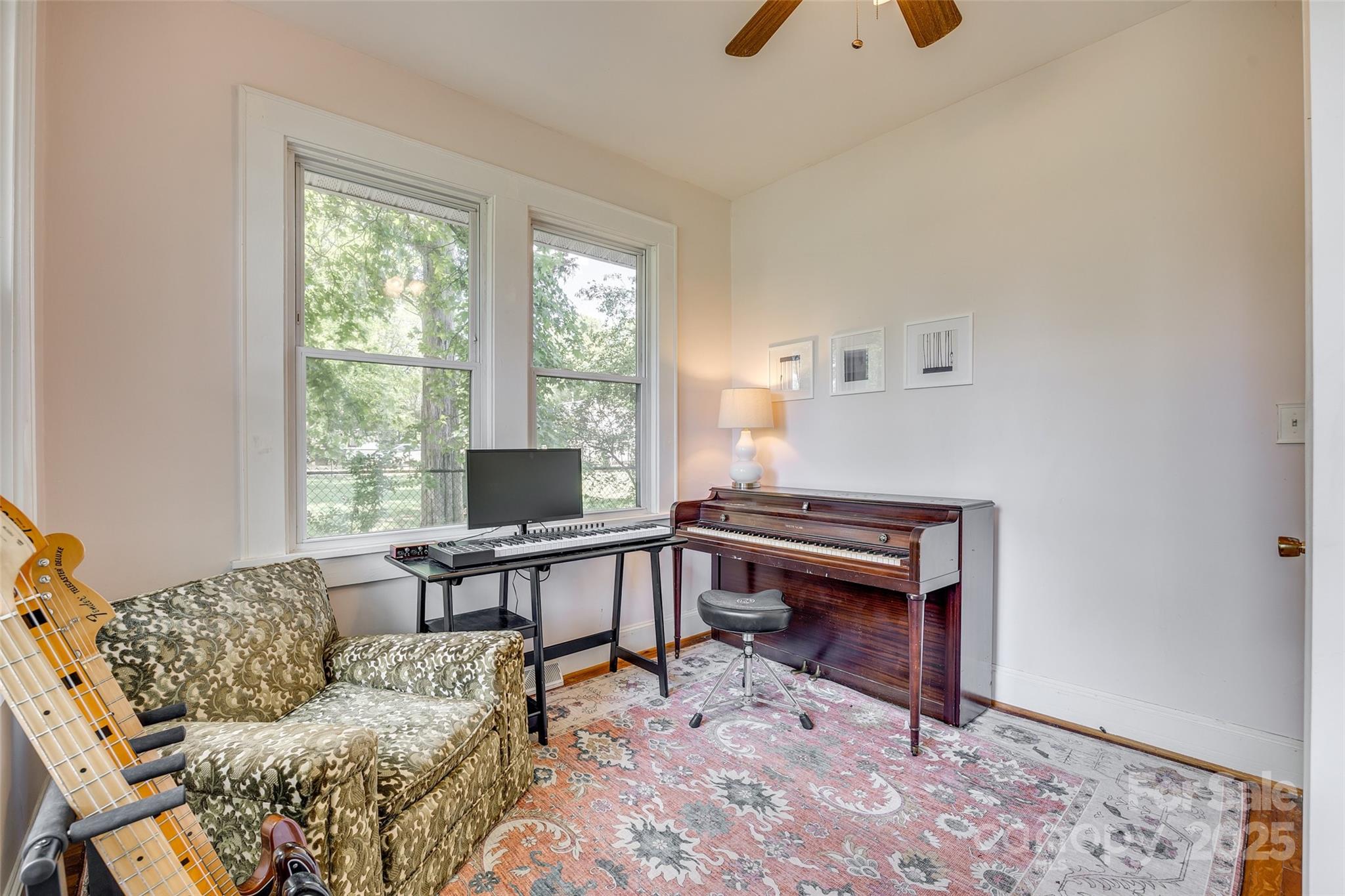 915 Finley Road Property Photo 13