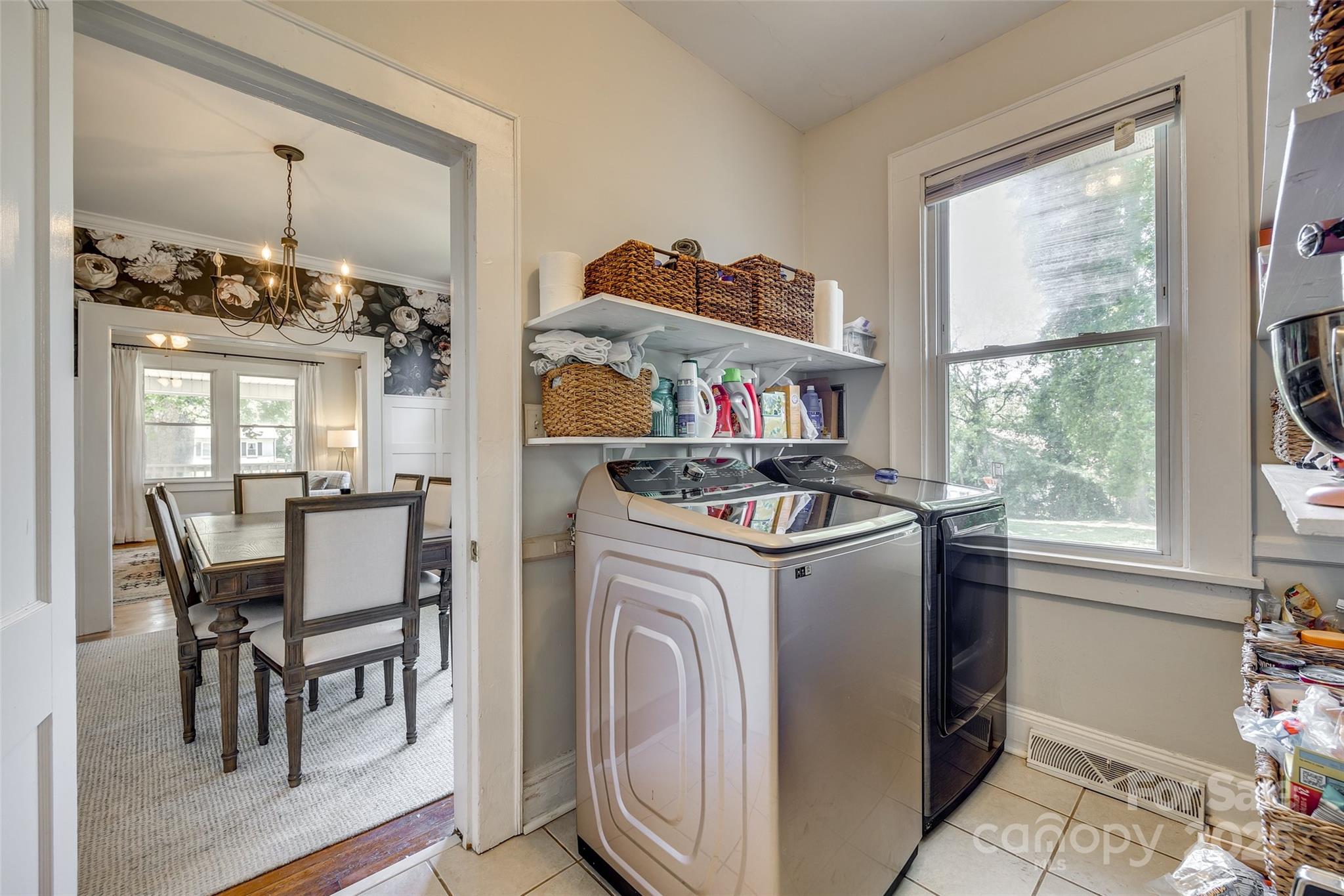 915 Finley Road Property Photo 15