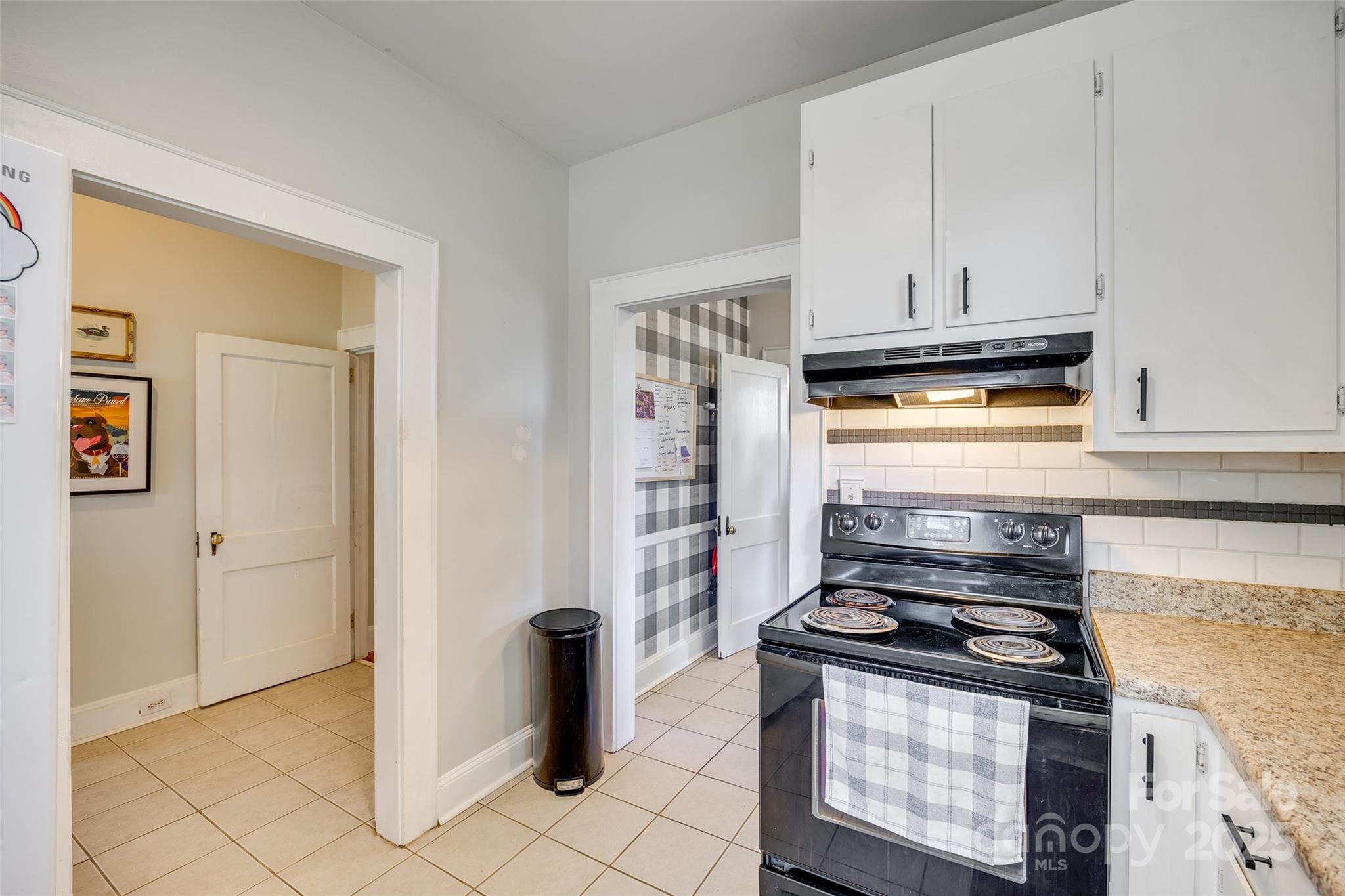 915 Finley Road Property Photo 18