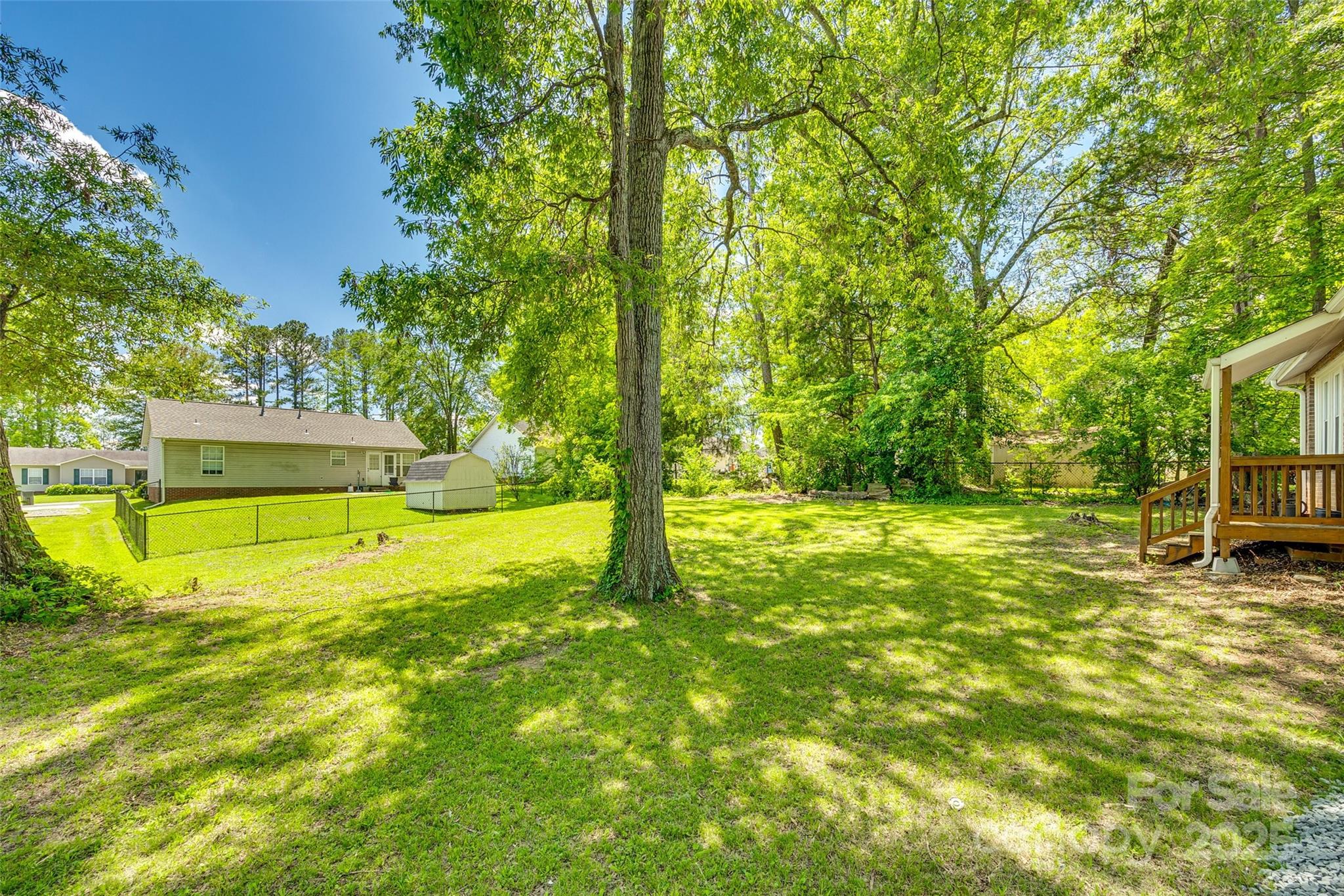 915 Finley Road Property Photo 20