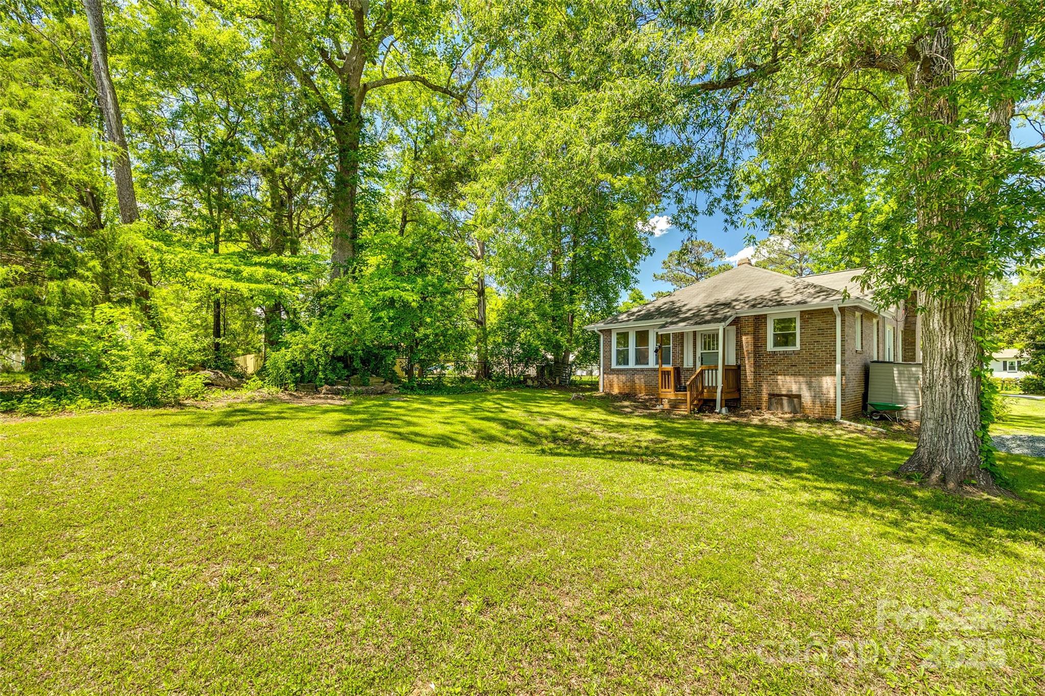 915 Finley Road Property Photo 21