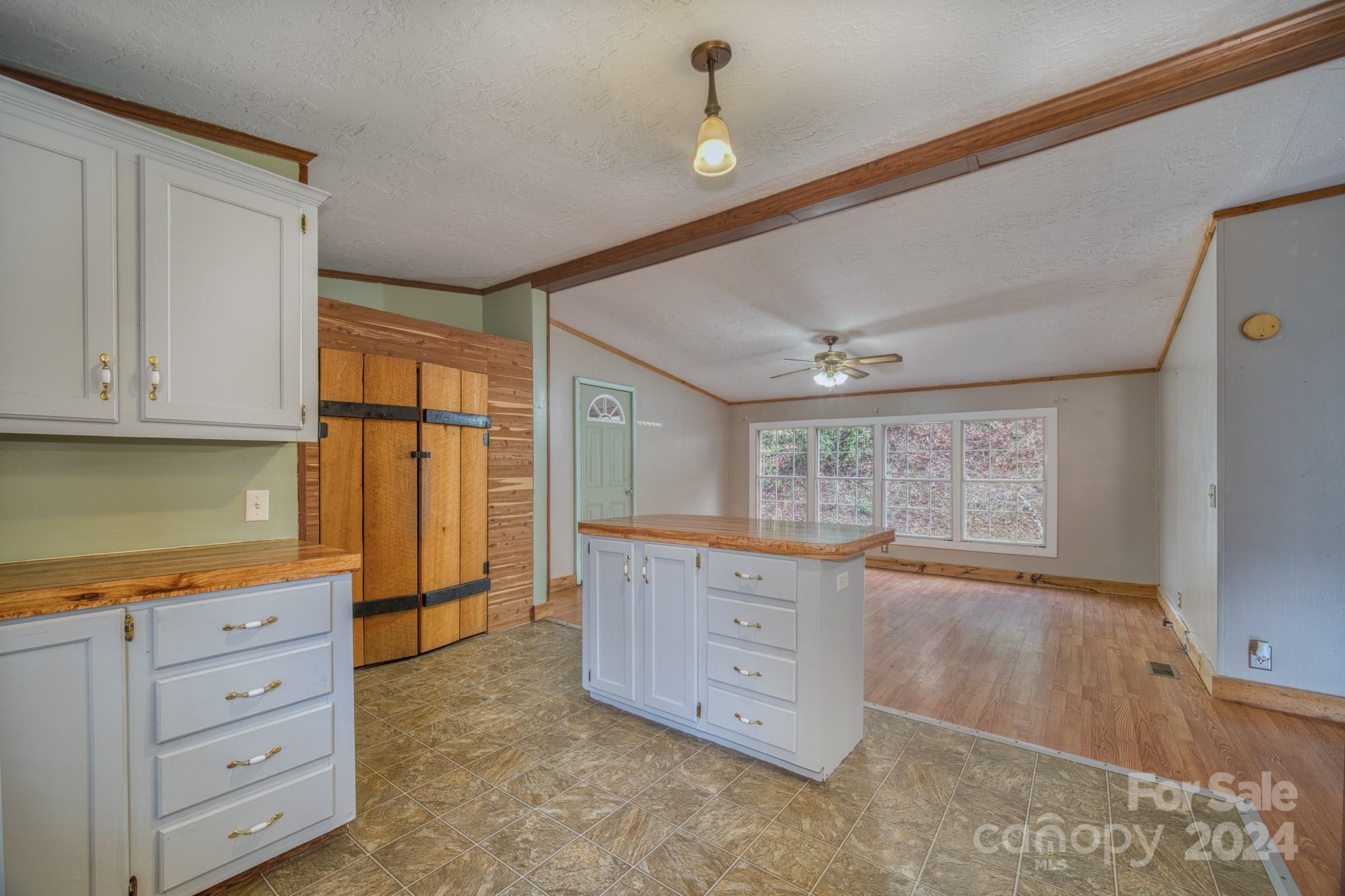 80 Viola Lane Property Photo 10