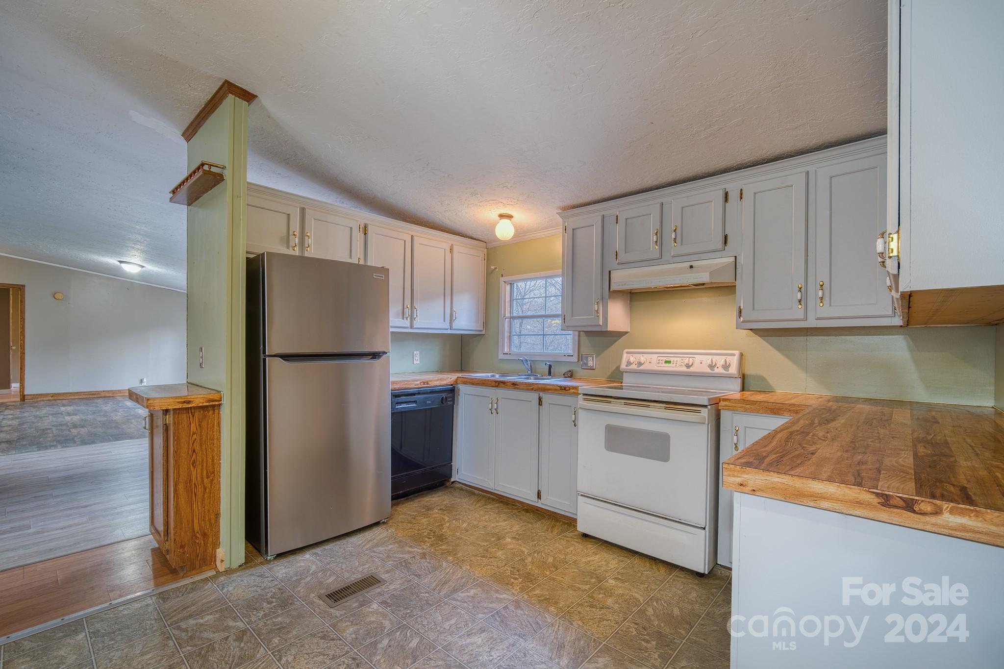 80 Viola Lane Property Photo 15