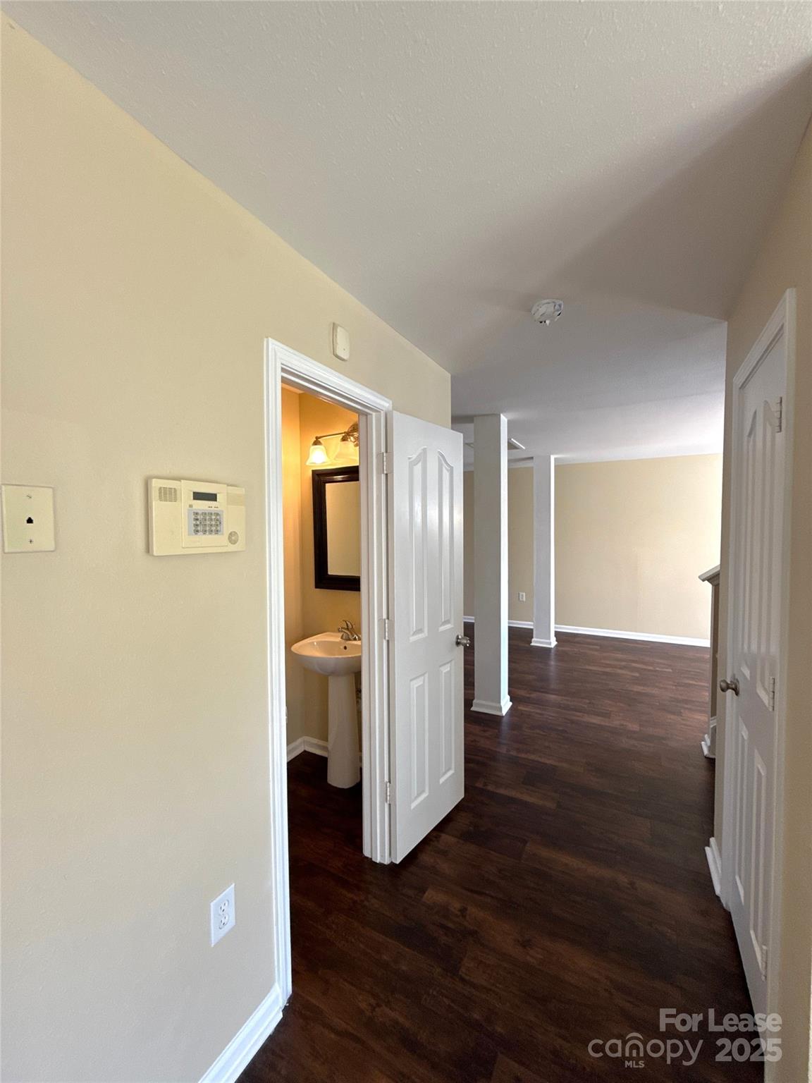 7131 Wandering Creek Drive Property Photo 8