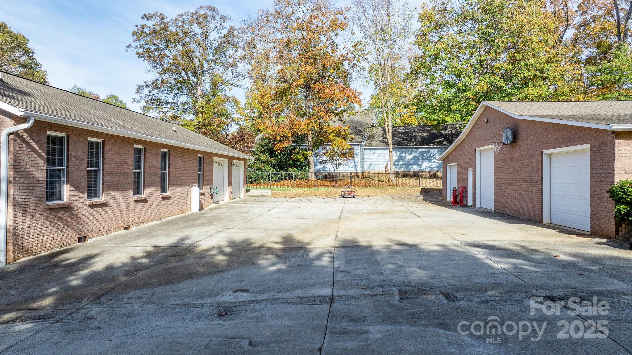 1246 Hillsboro Avenue Property Photo 4