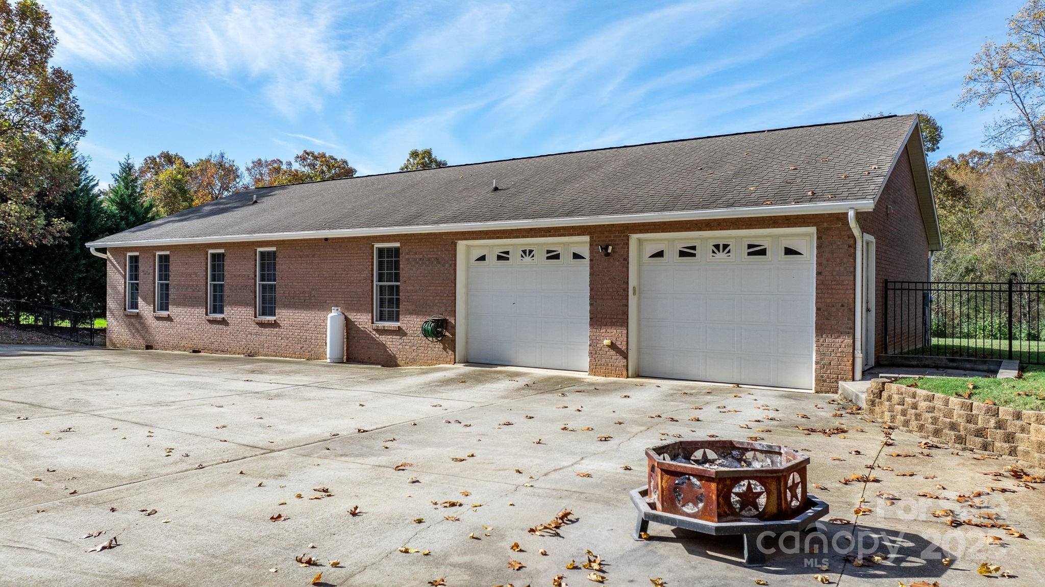 1246 Hillsboro Avenue Property Photo 8