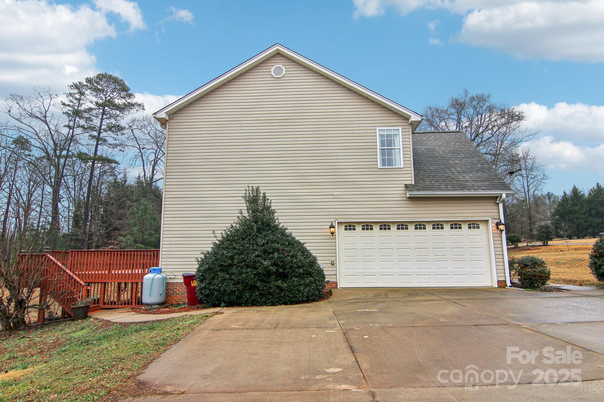 308 Crestview Lane Property Photo 3