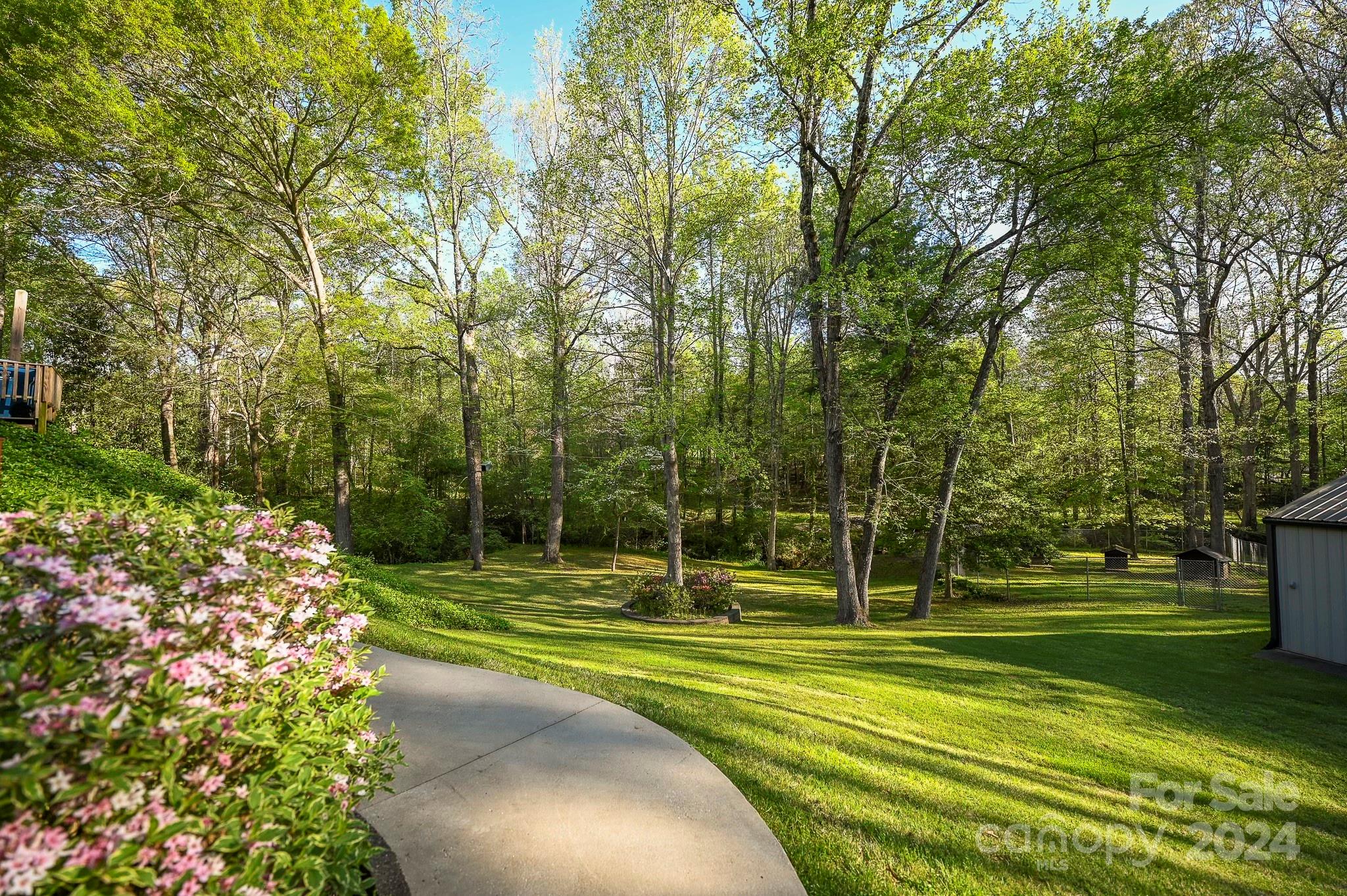 183 Creekside Drive Property Photo 6