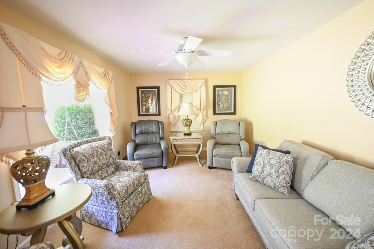 183 Creekside Drive Property Photo 11