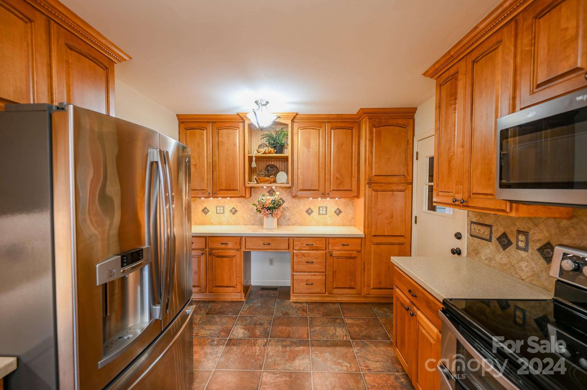 183 Creekside Drive Property Photo 12