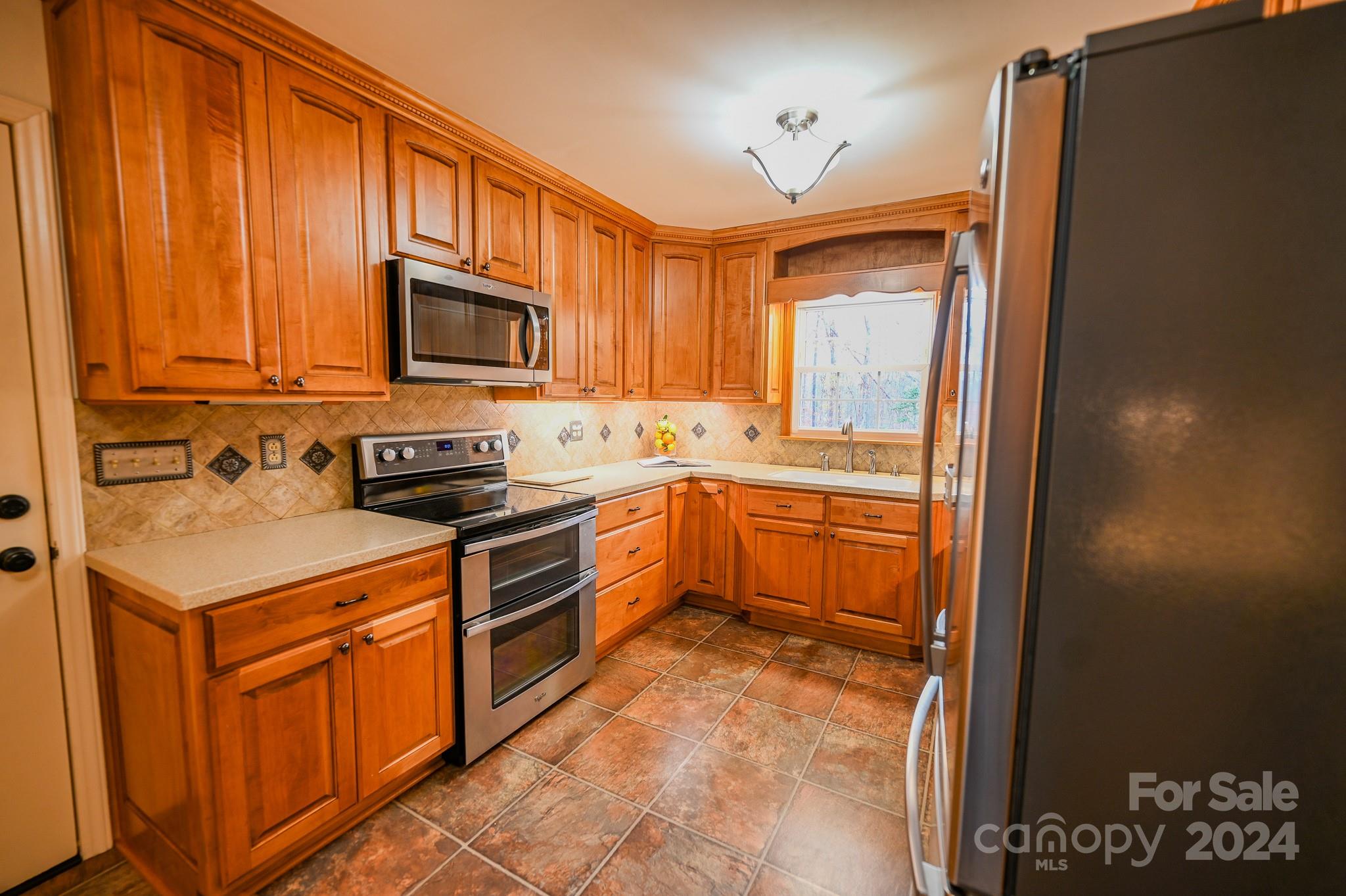 183 Creekside Drive Property Photo 14