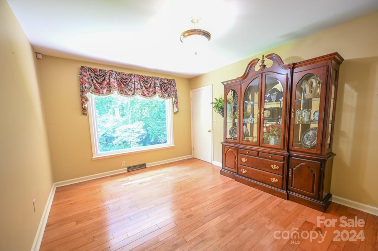 183 Creekside Drive Property Photo 15