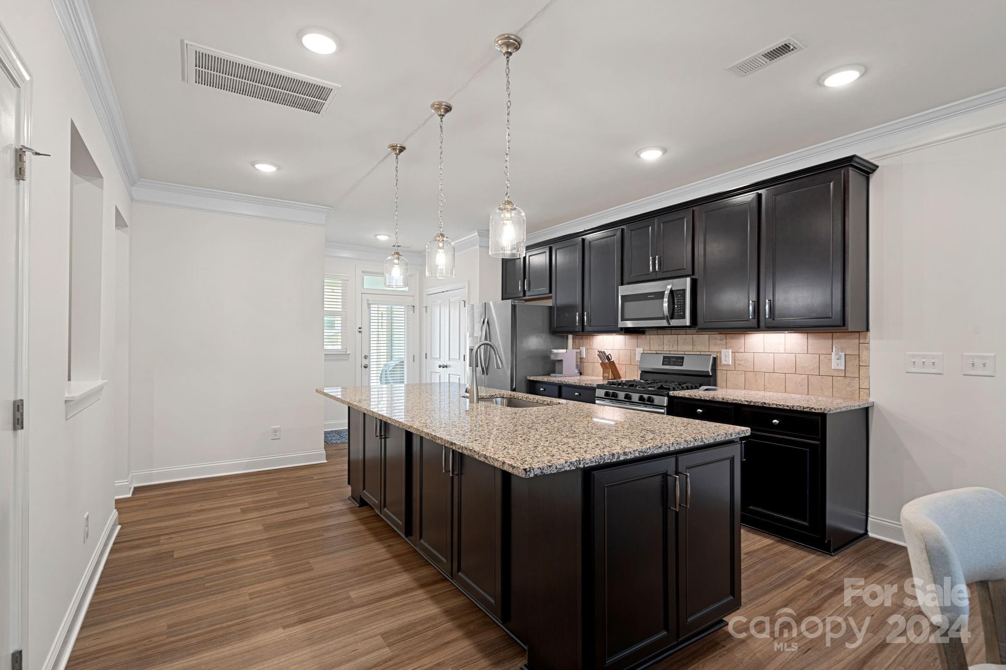 208 Waterlynn Ridge Road B Property Photo 8