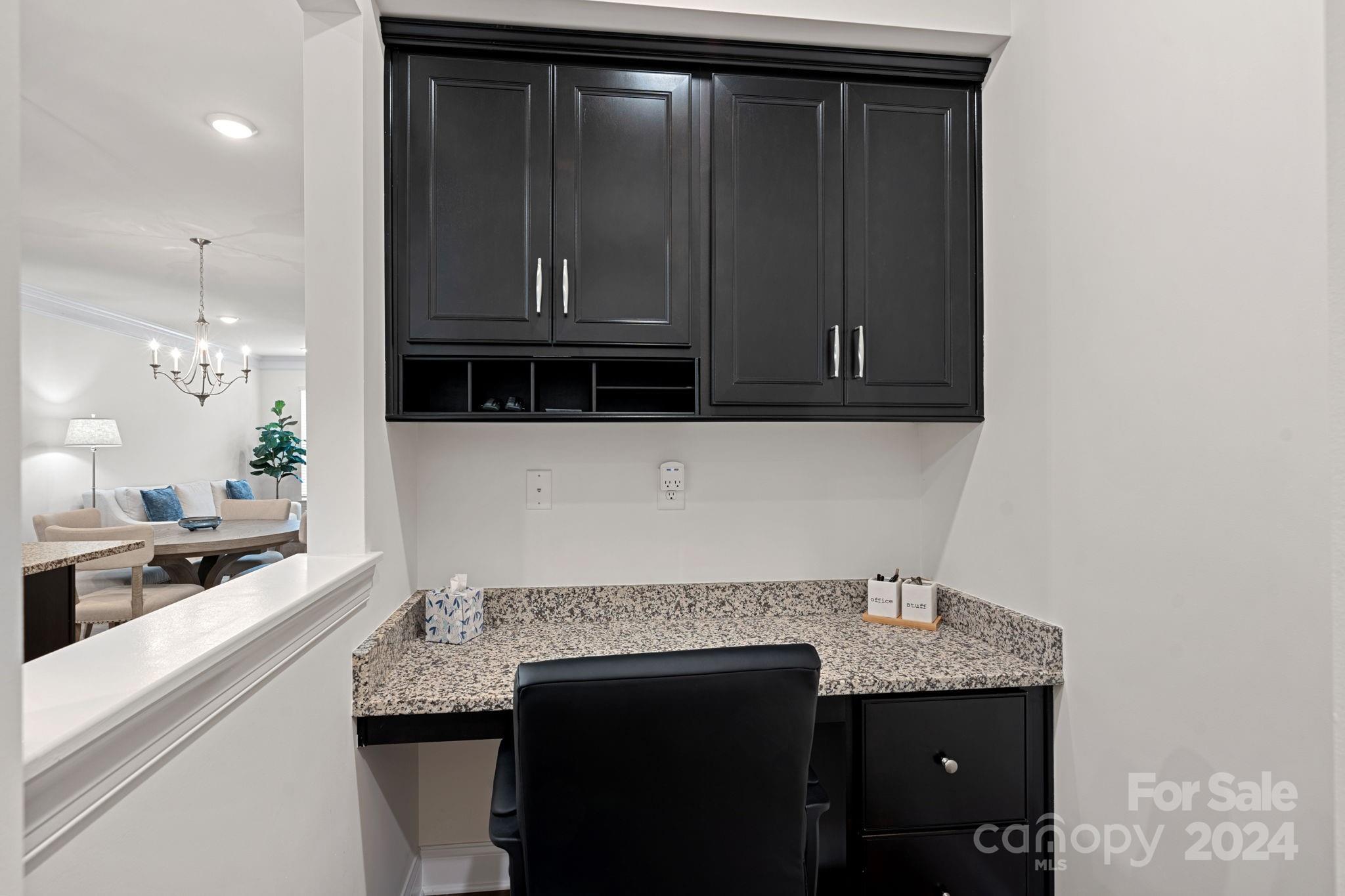 208 Waterlynn Ridge Road B Property Photo 12