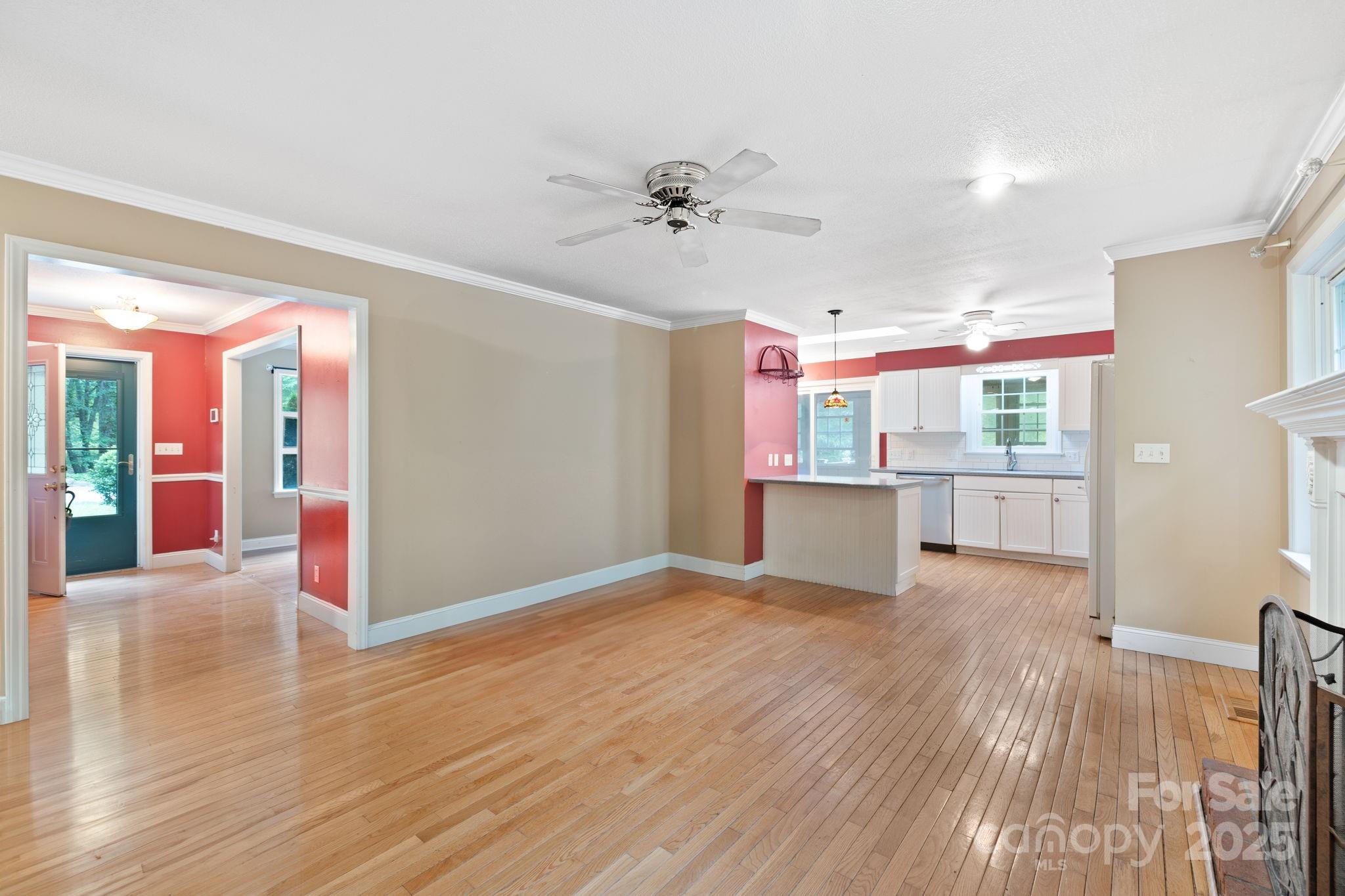 171 Surry Lane Property Photo 3