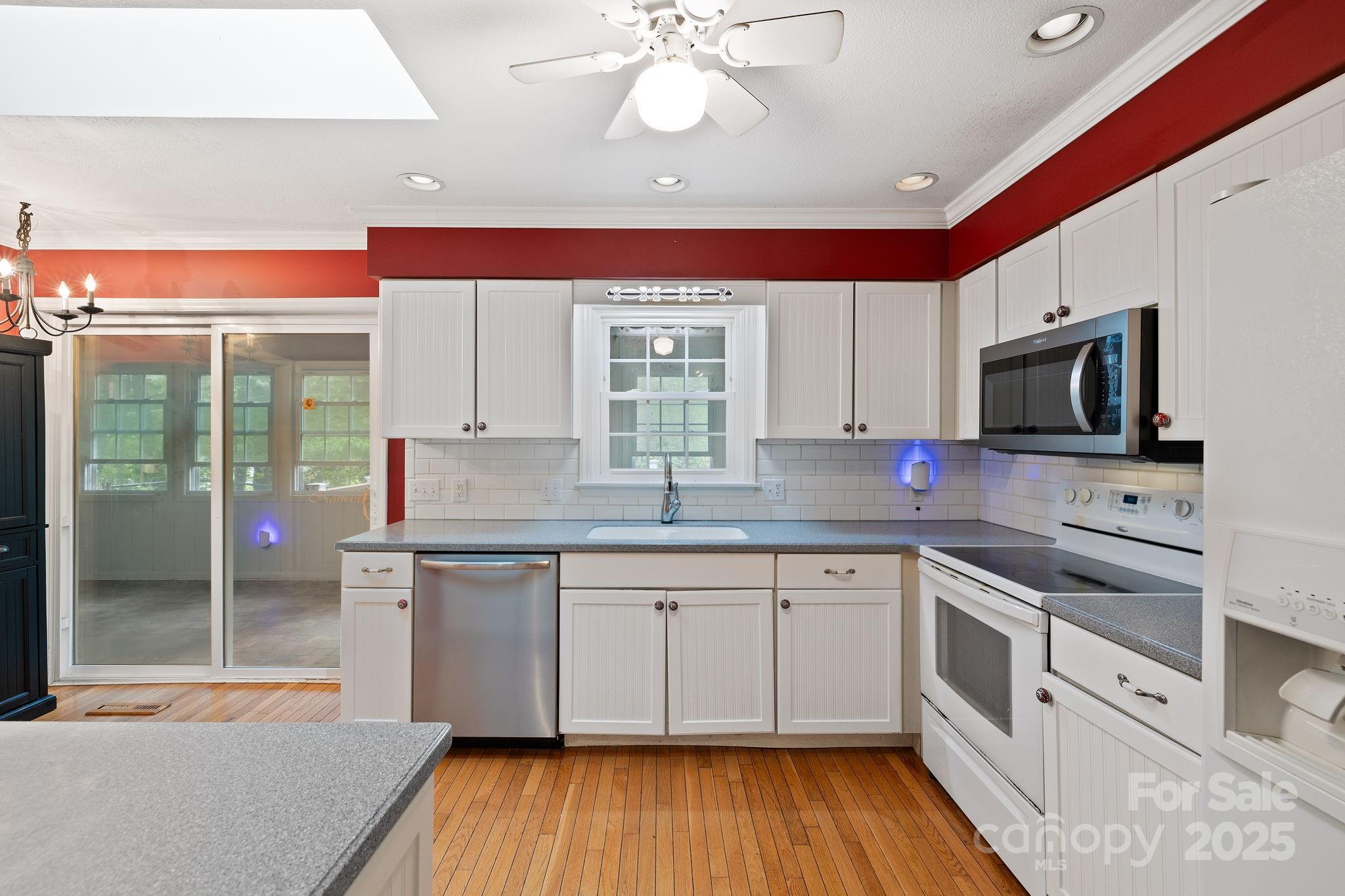 171 Surry Lane Property Photo 4