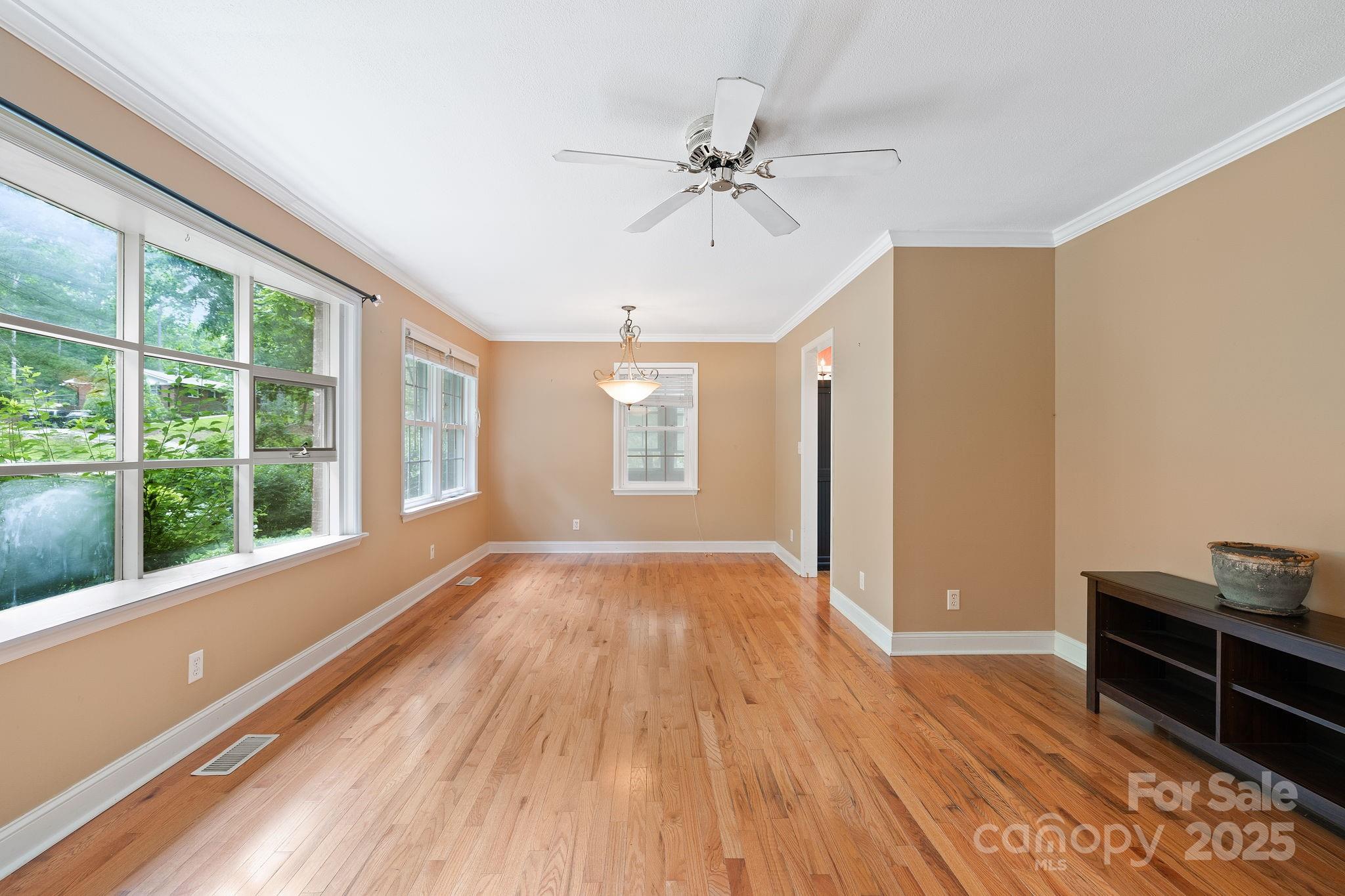 171 Surry Lane Property Photo 6