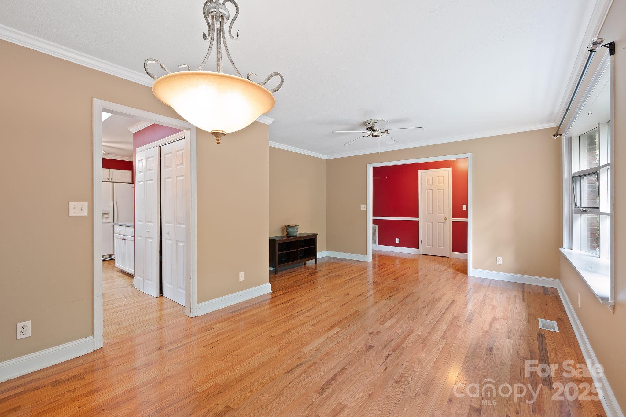 171 Surry Lane Property Photo 7