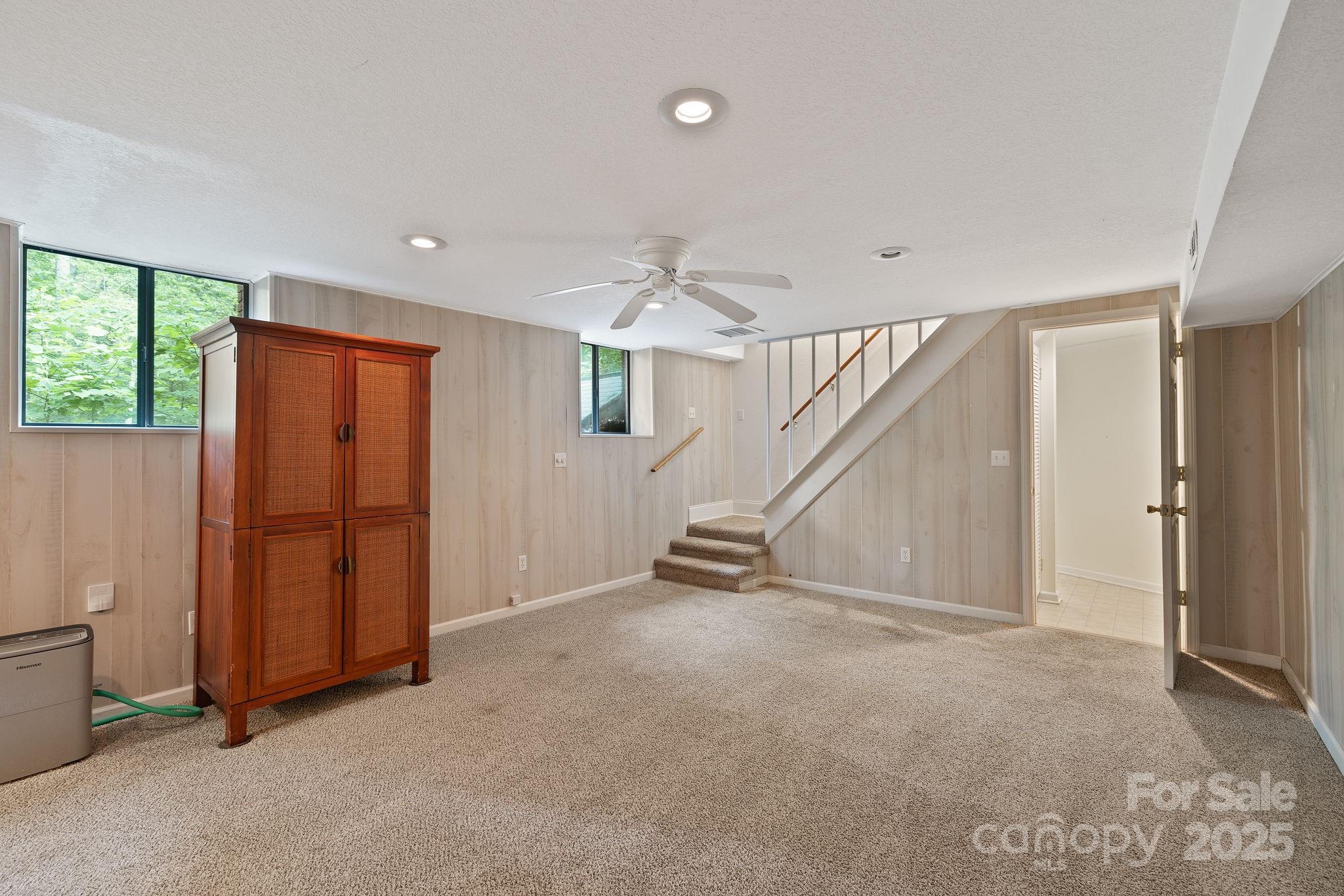 171 Surry Lane Property Photo 15