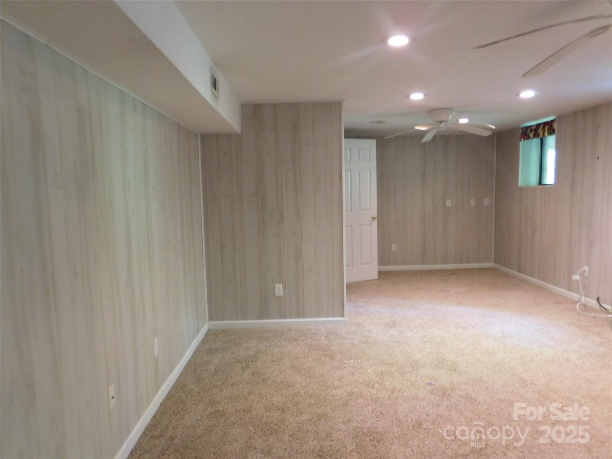 171 Surry Lane Property Photo 16
