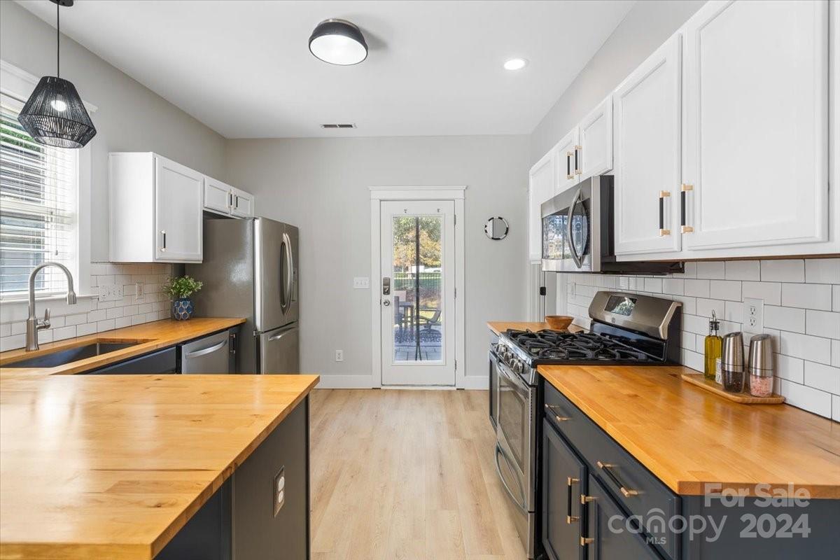 8225 Ballymore Court Property Photo 14