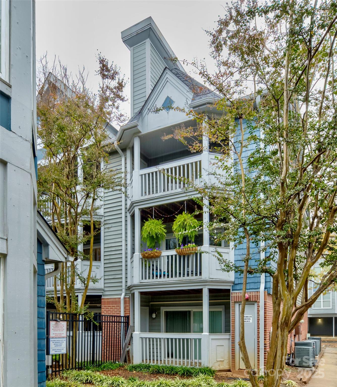 525 N Graham Street 3a Property Photo 2