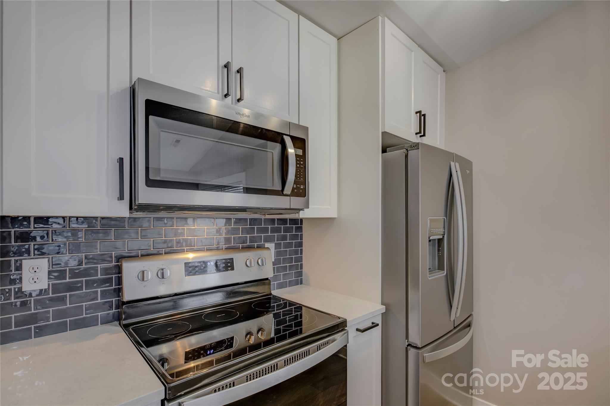 525 N Graham Street 3a Property Photo 8