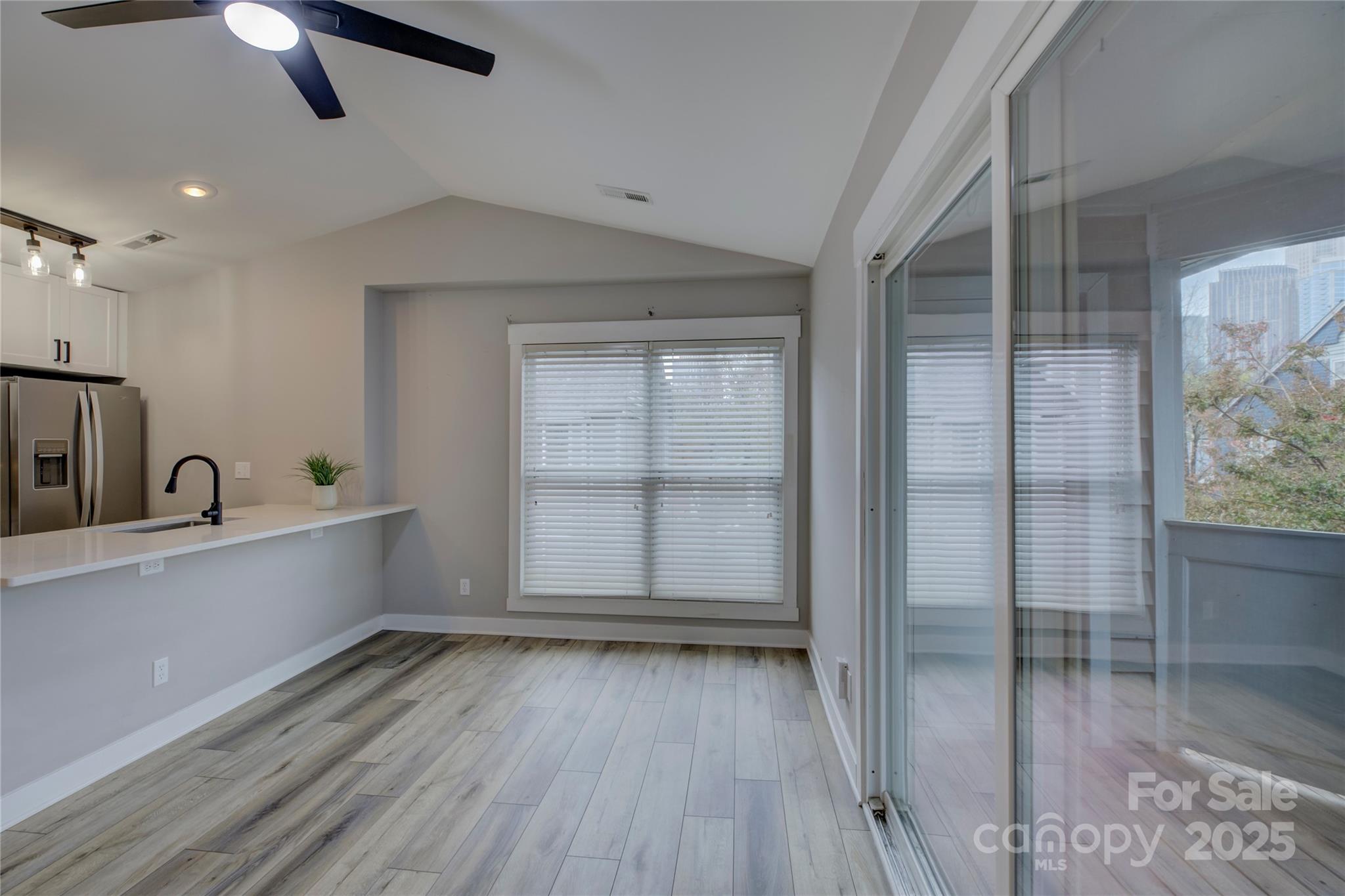 525 N Graham Street 3a Property Photo 11
