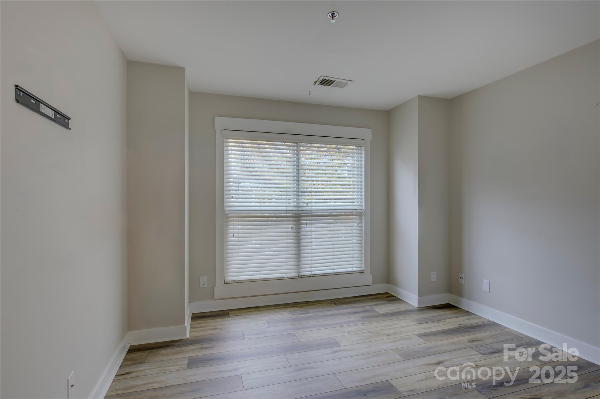 525 N Graham Street 3a Property Photo 15