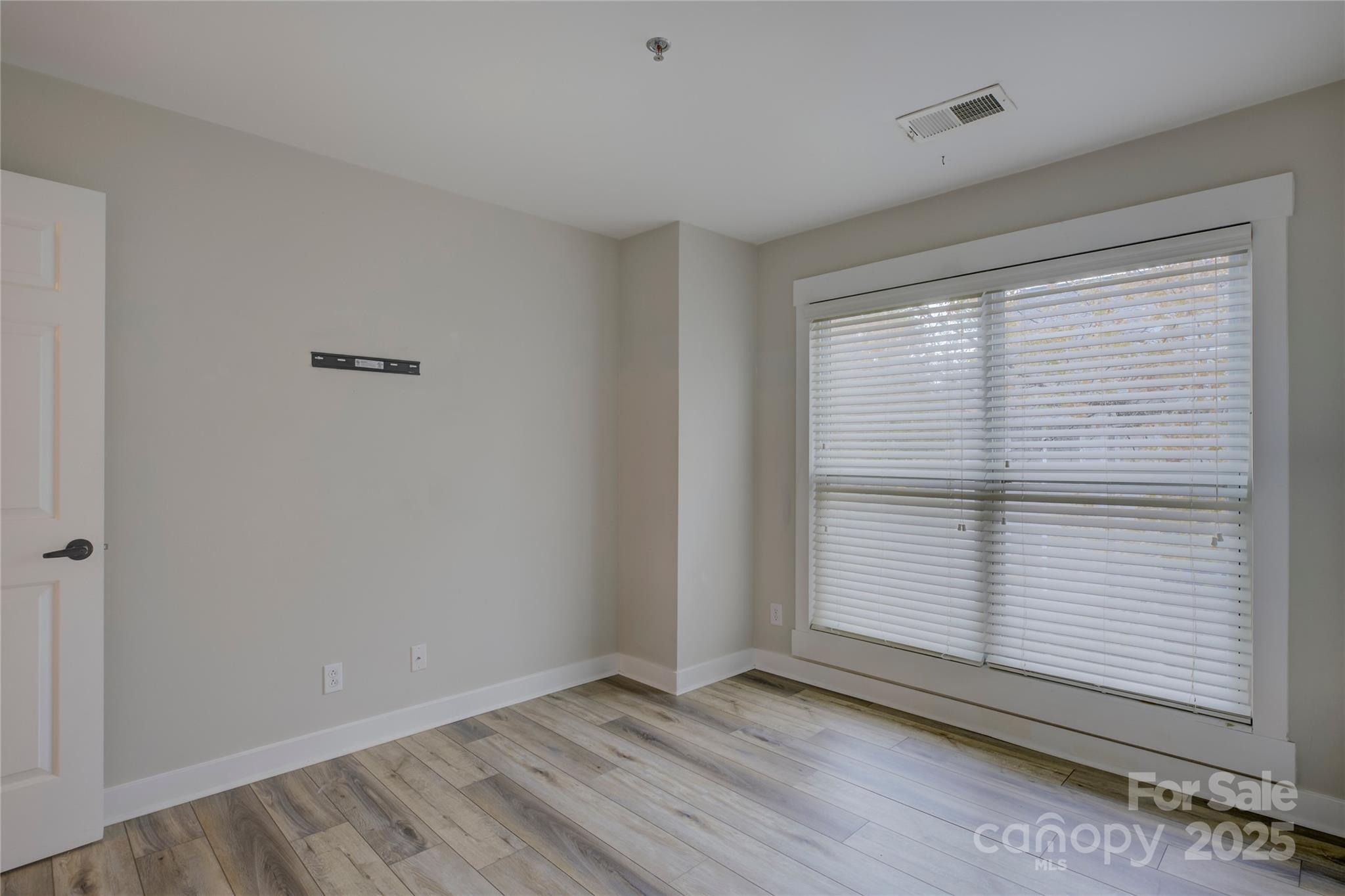 525 N Graham Street 3a Property Photo 16