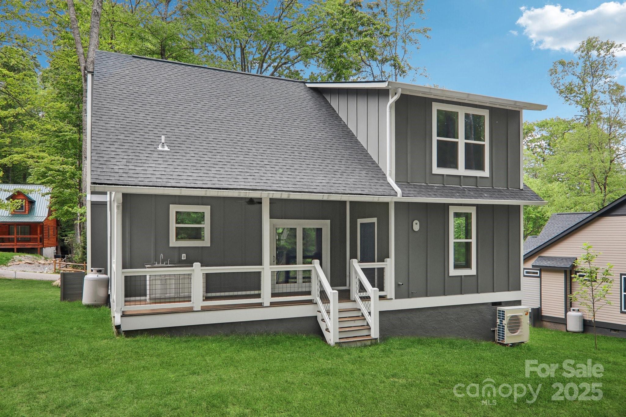 593 Twinbrook Lane Property Photo 4