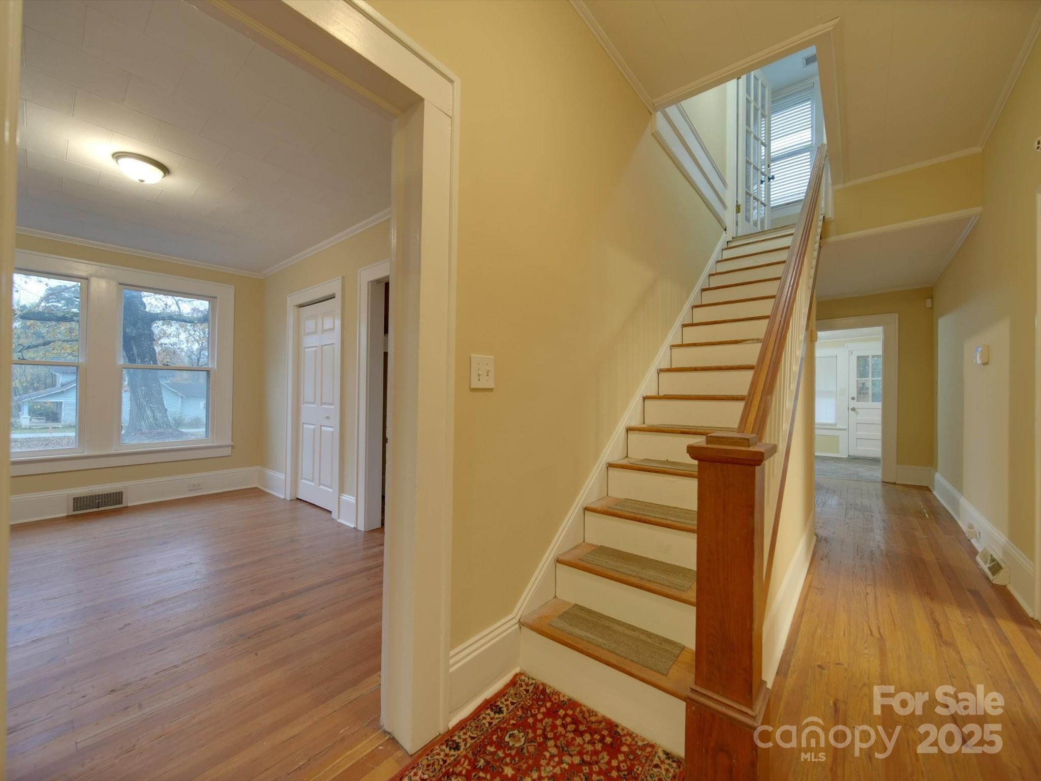 126 E Division Avenue Property Photo 6