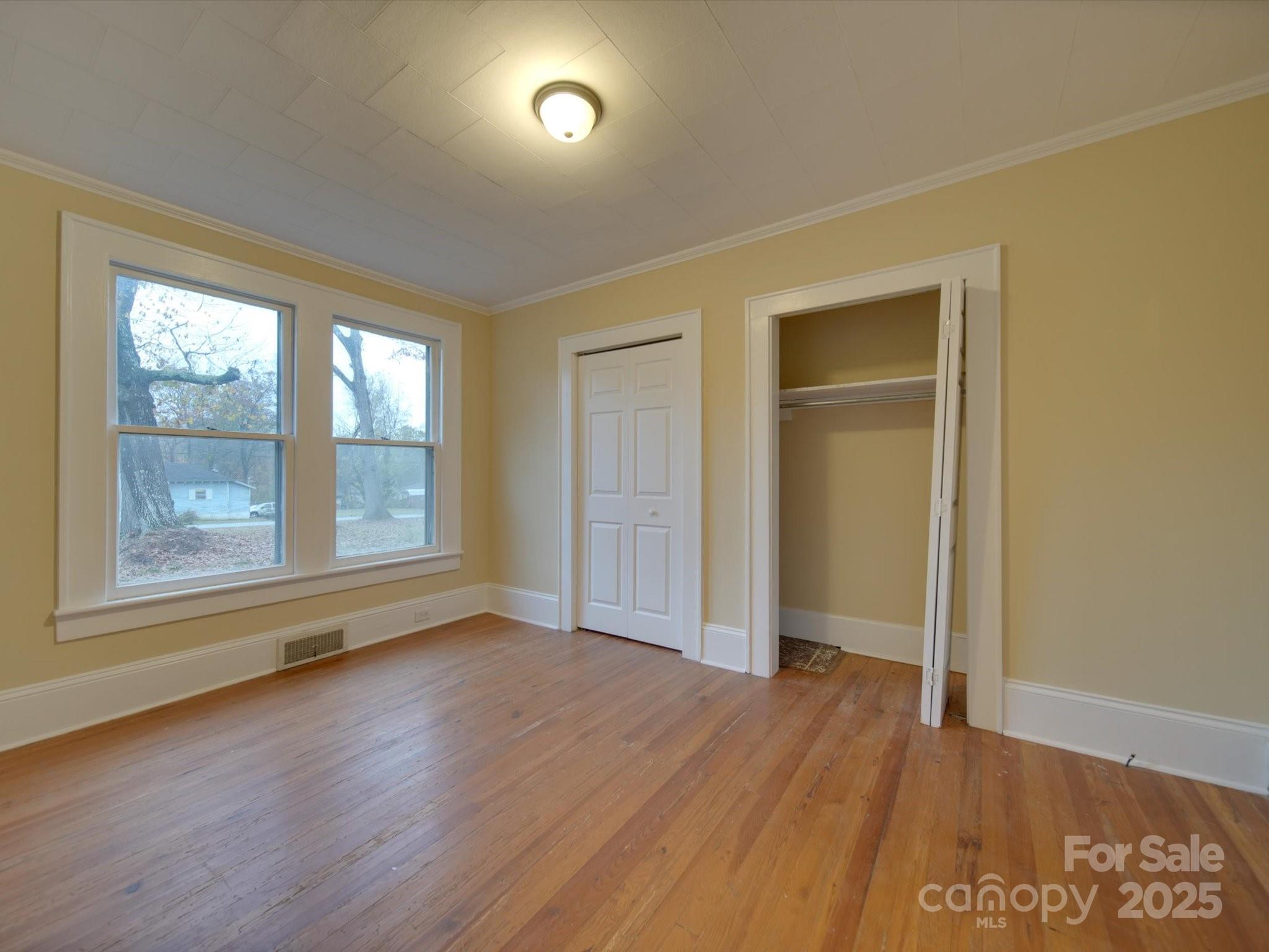 126 E Division Avenue Property Photo 7