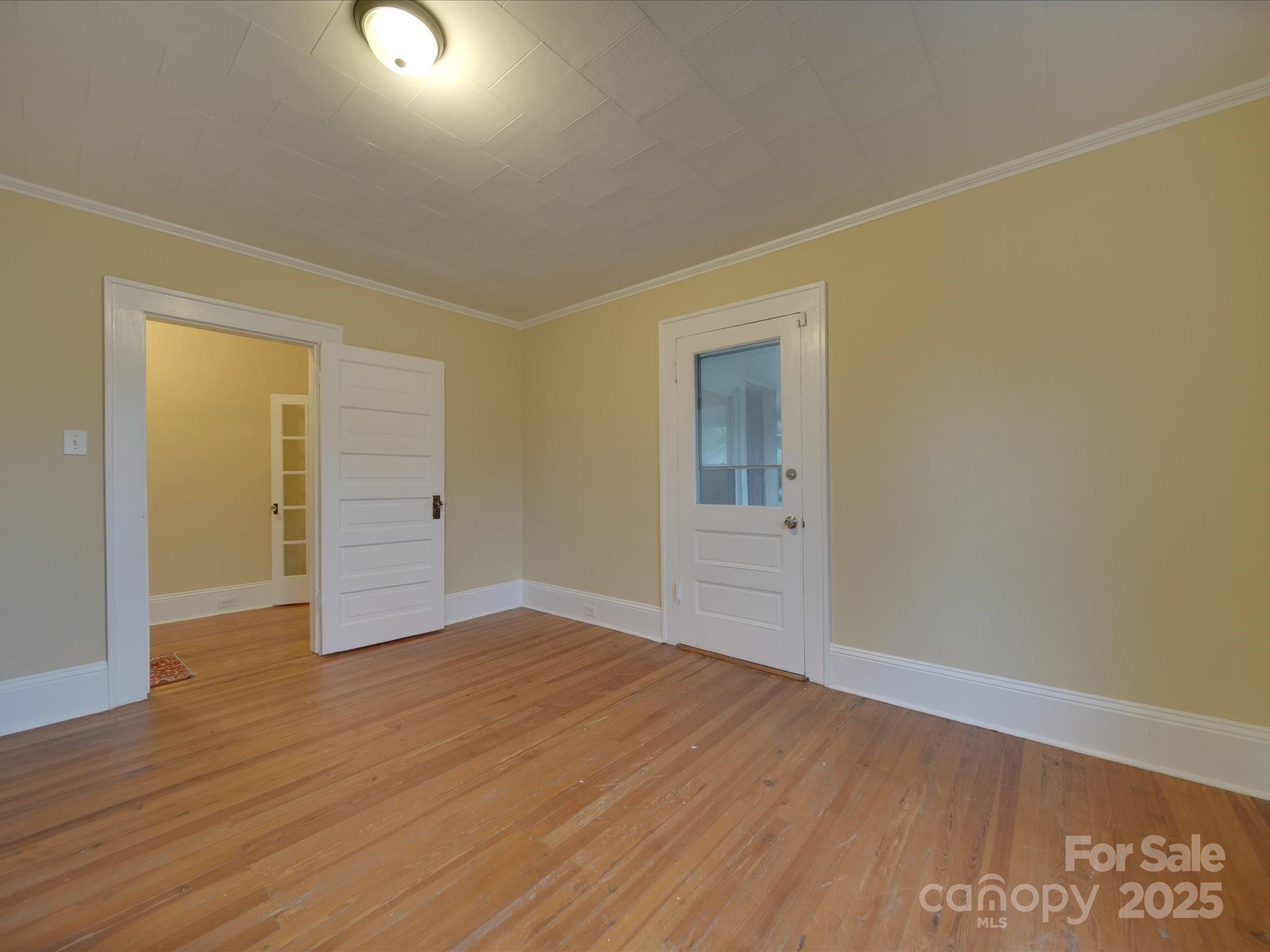 126 E Division Avenue Property Photo 8