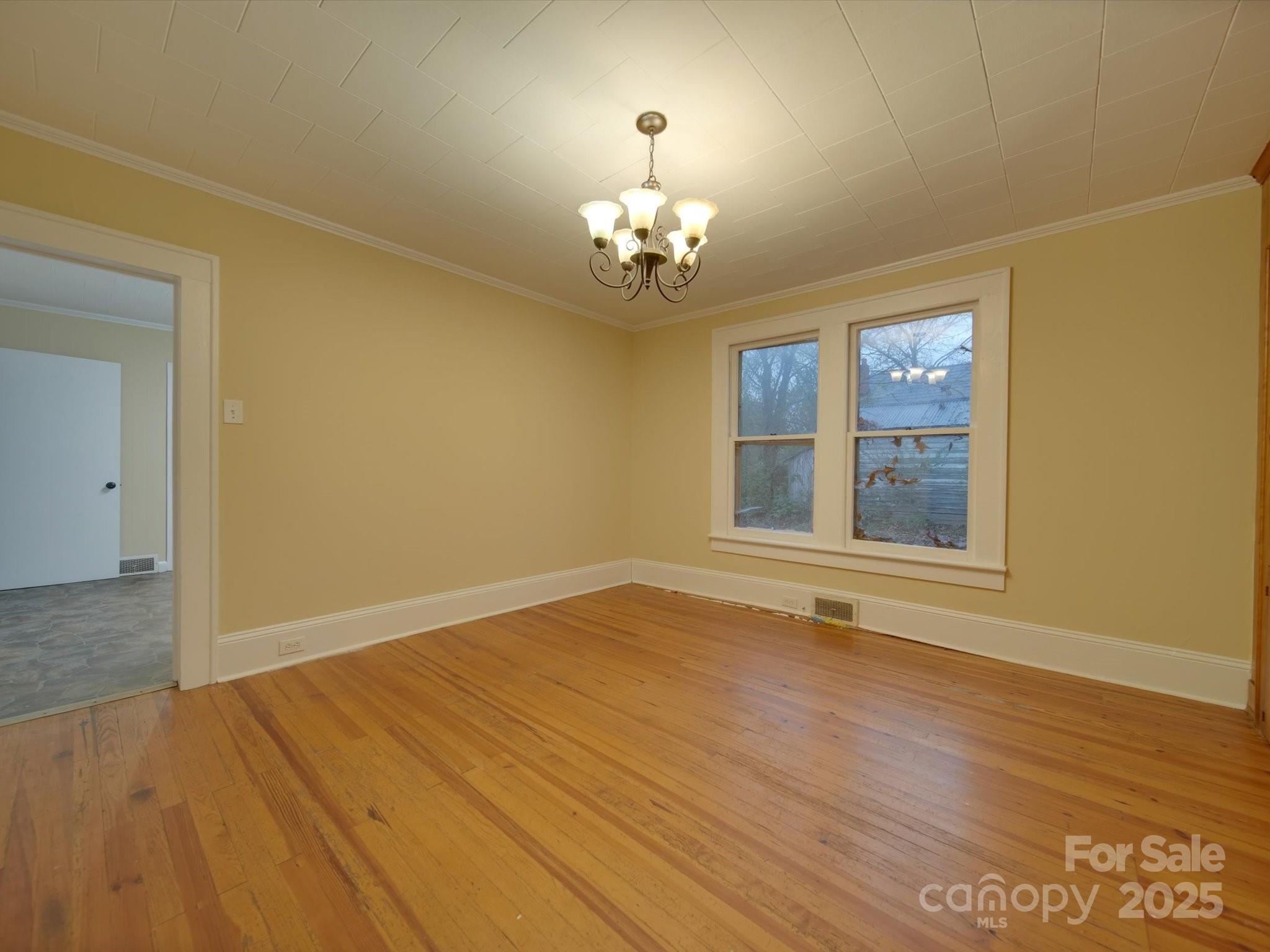 126 E Division Avenue Property Photo 12