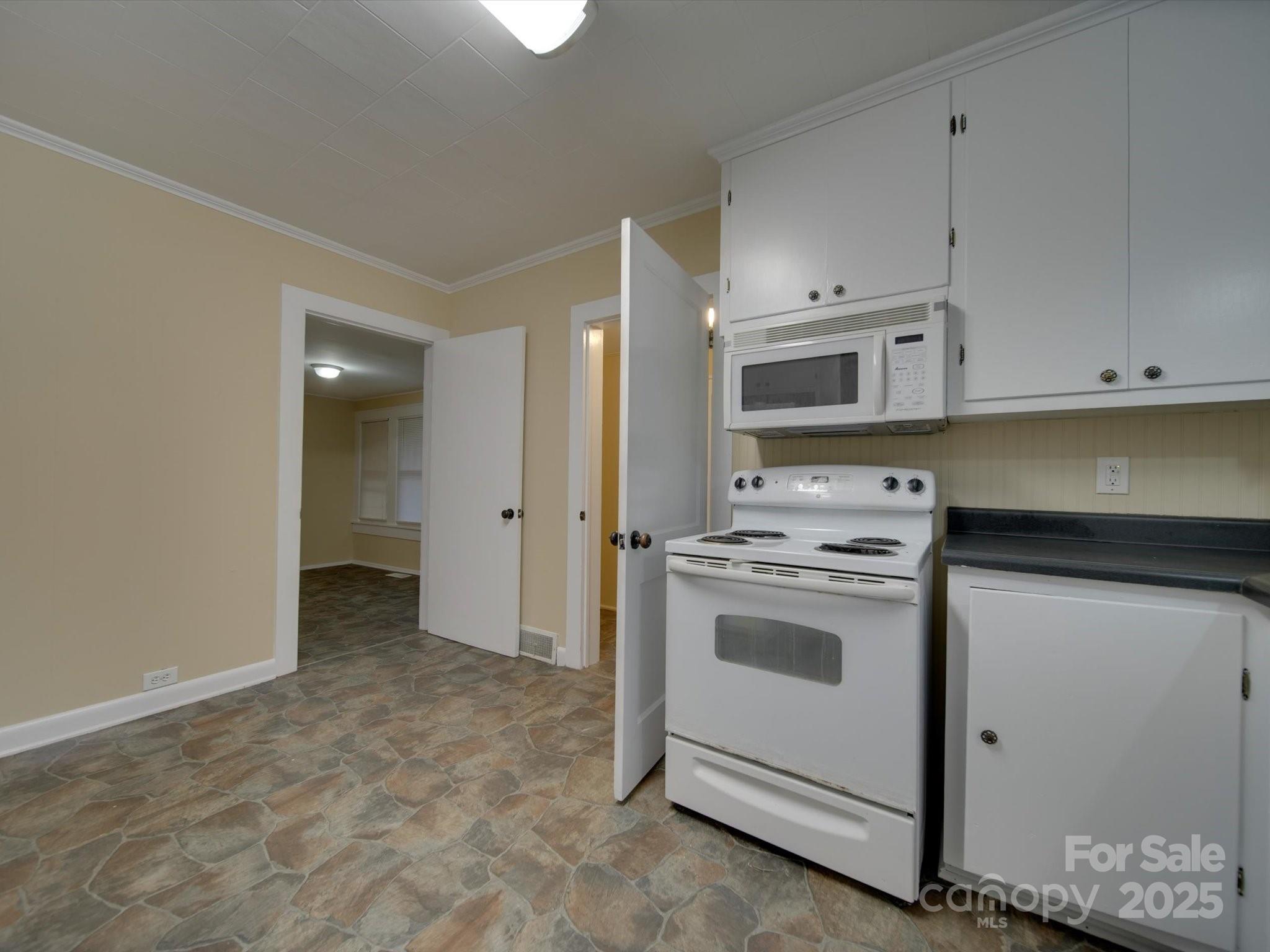 126 E Division Avenue Property Photo 16