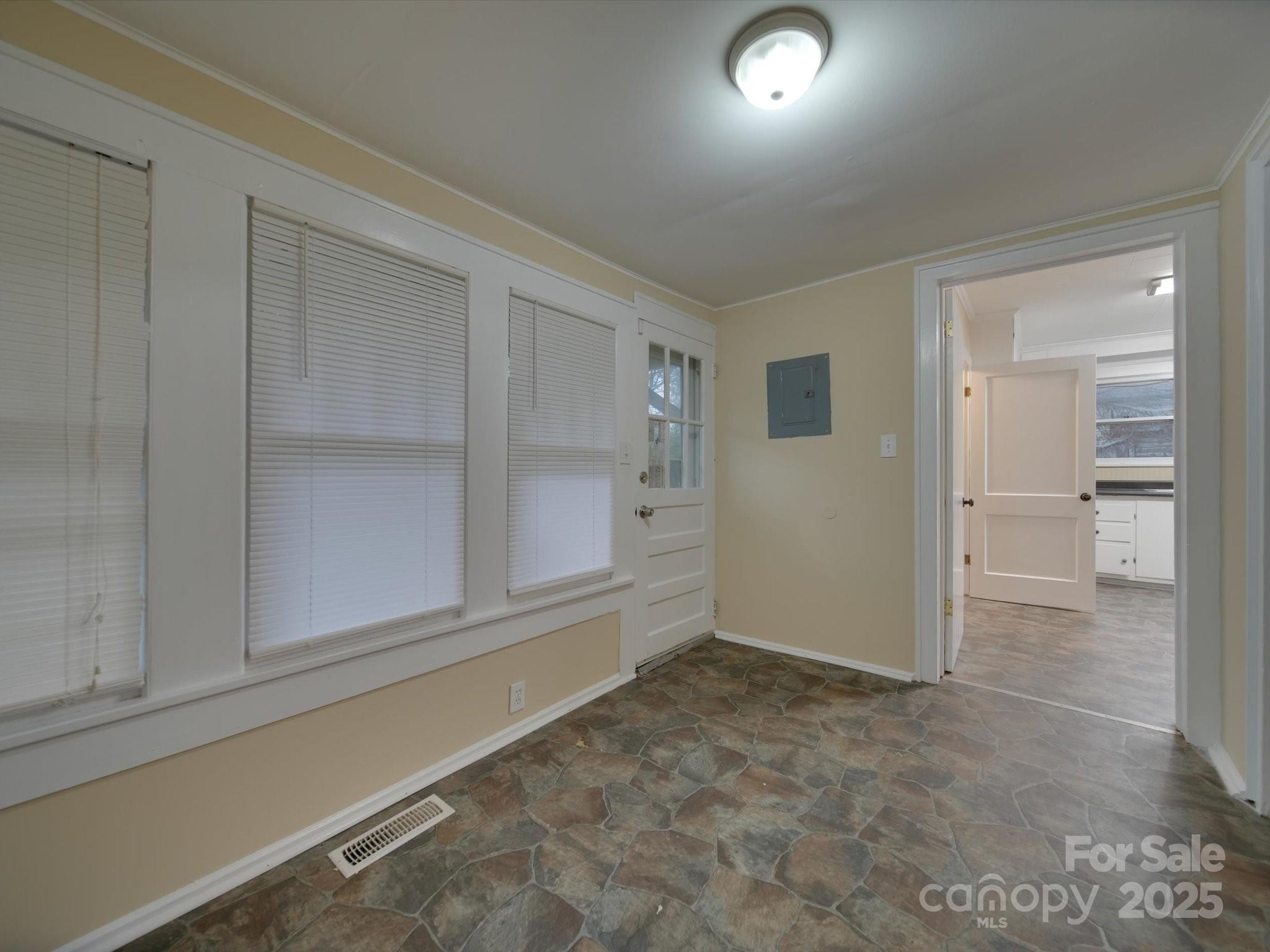 126 E Division Avenue Property Photo 17