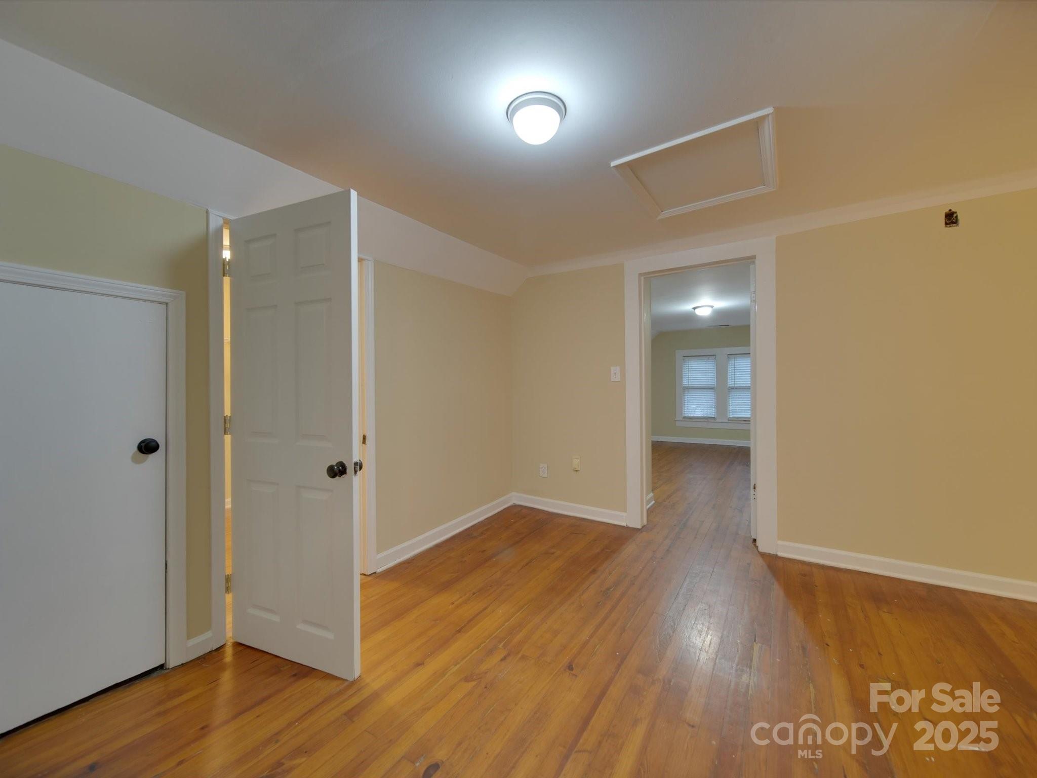 126 E Division Avenue Property Photo 25