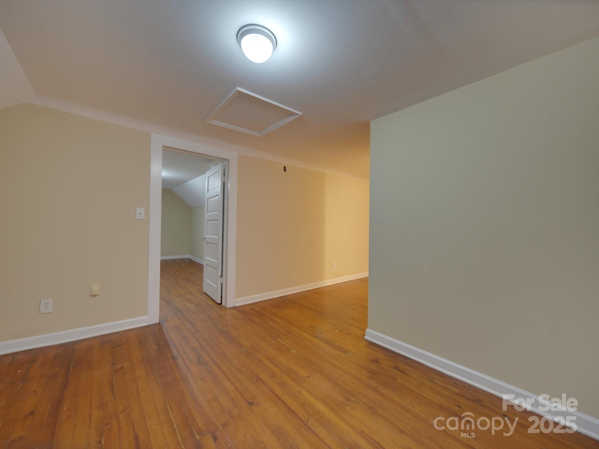 126 E Division Avenue Property Photo 26