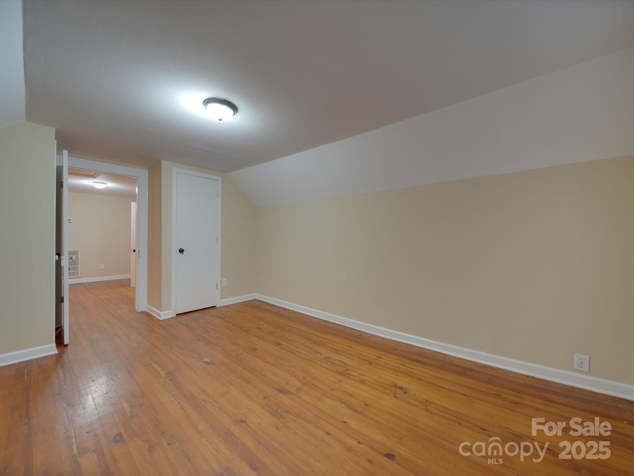 126 E Division Avenue Property Photo 29