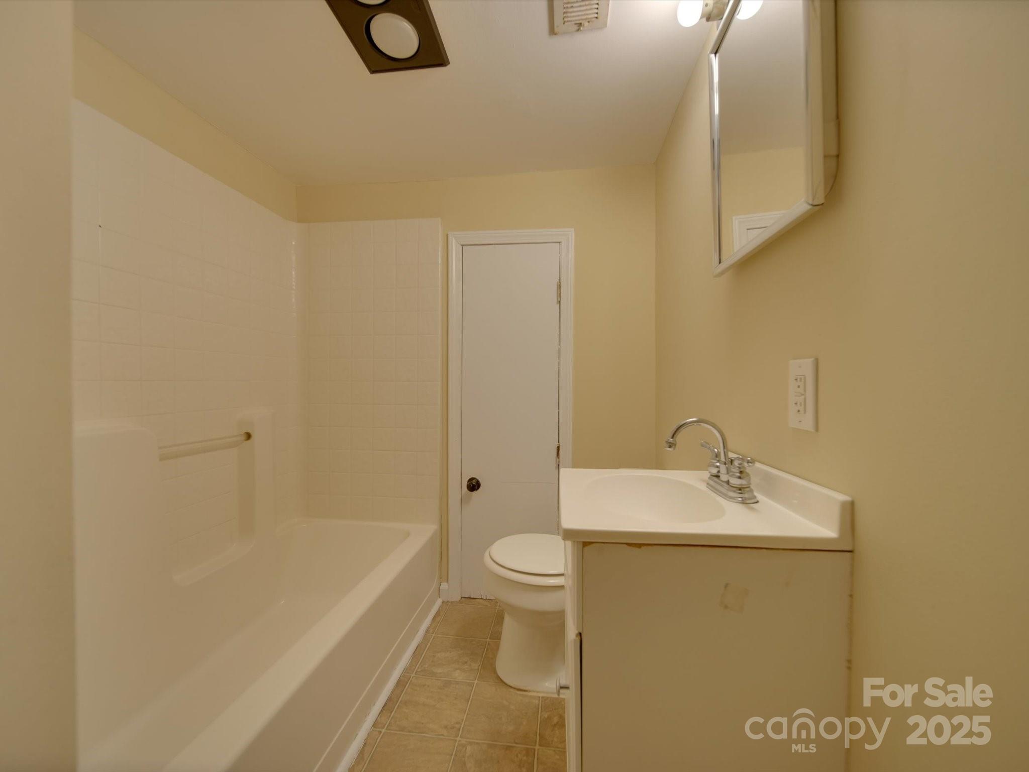 126 E Division Avenue Property Photo 31