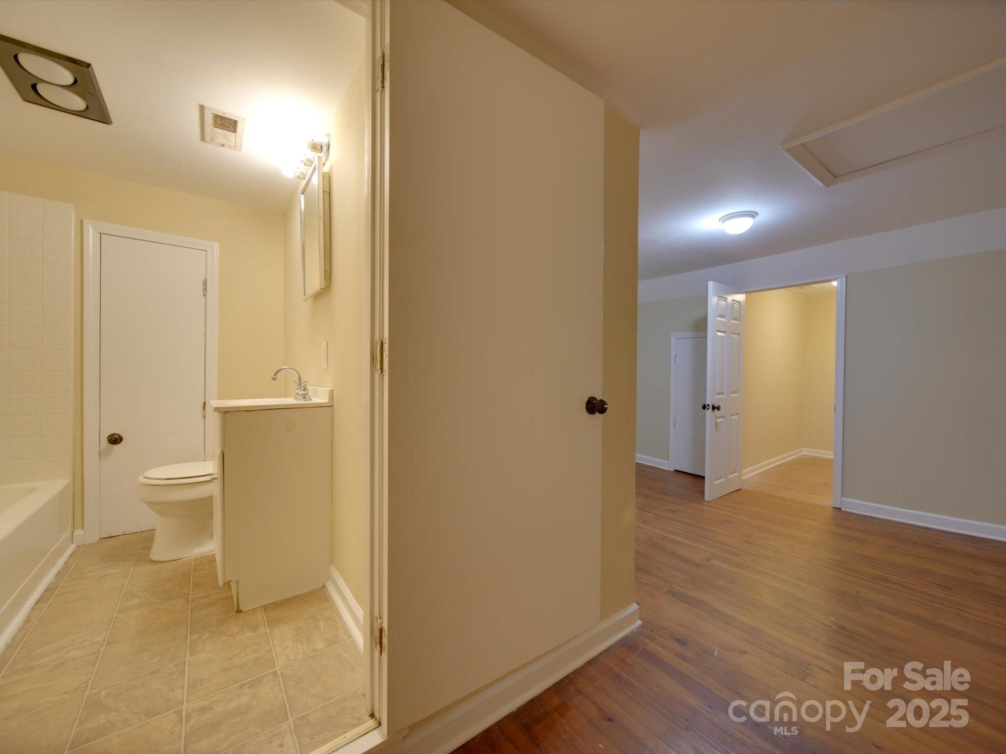 126 E Division Avenue Property Photo 32