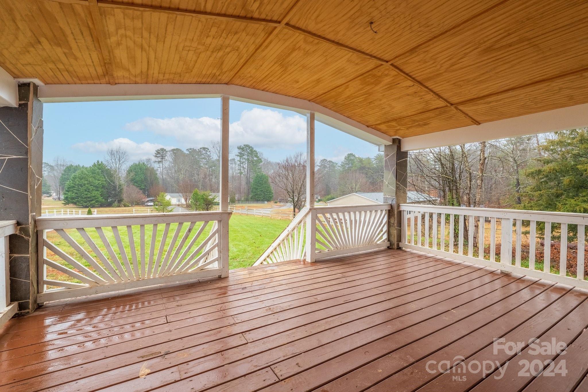 5112 Green Leaf Court Property Photo 2