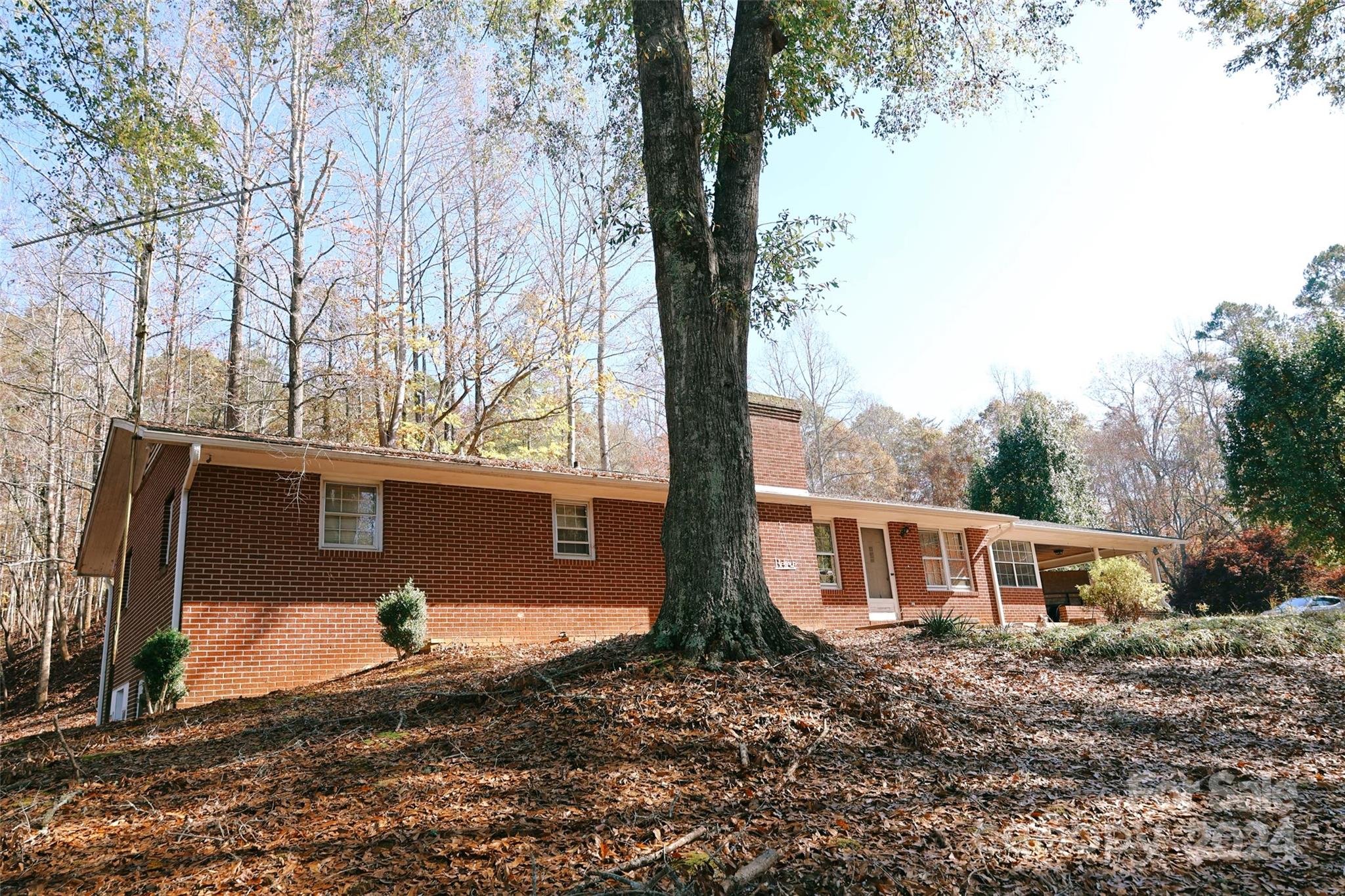 636 Maple Creek Road Property Photo 8