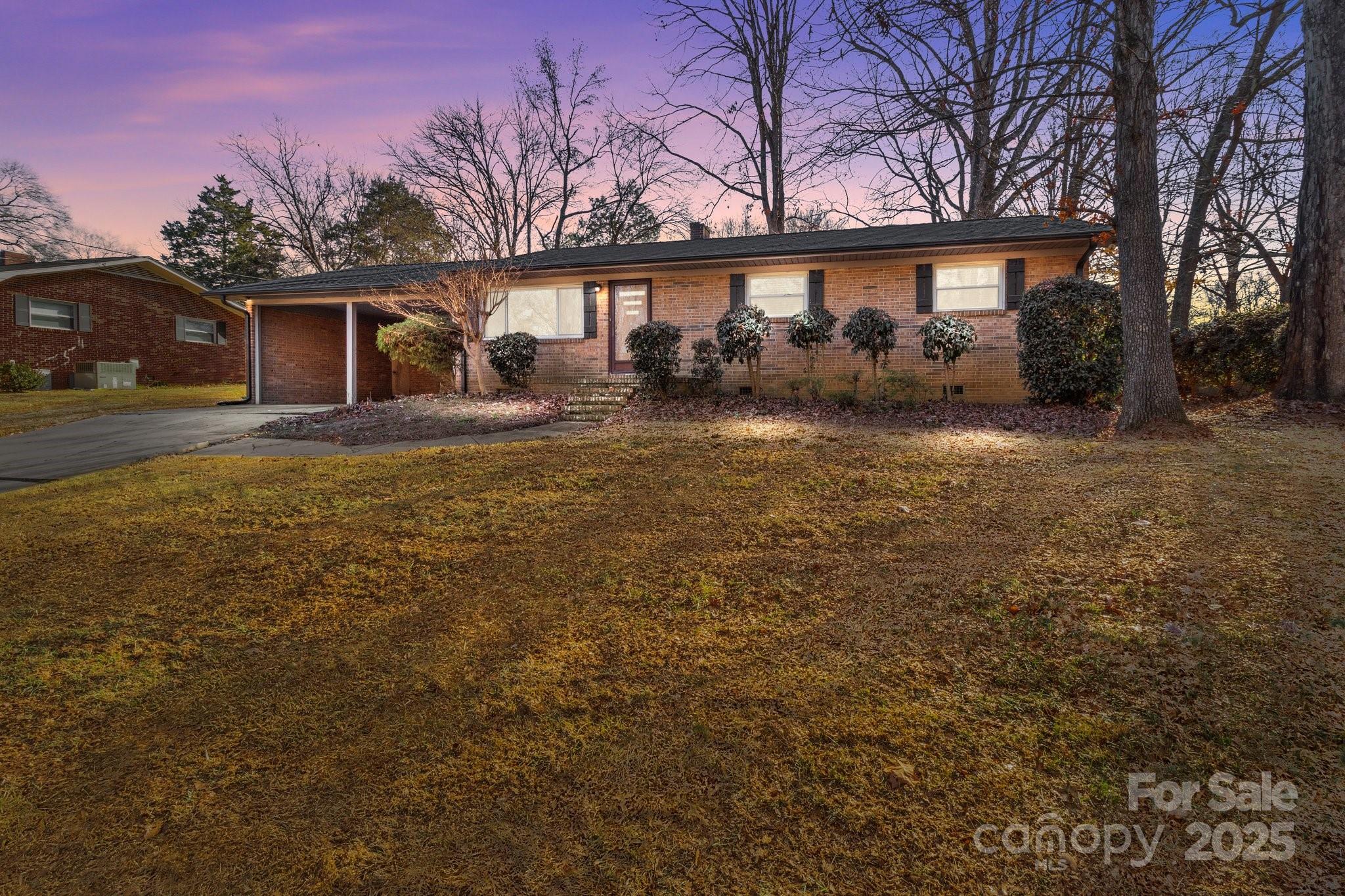 555 Westwood Drive Property Photo